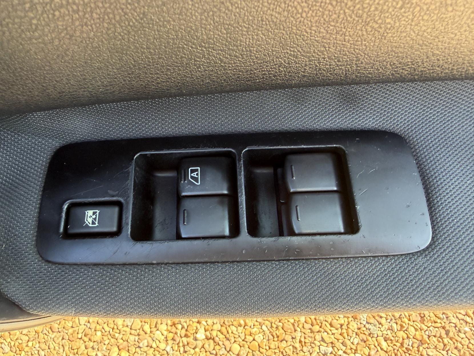 2010 Nissan Qashqai 1.6 n-tec Hatchback 5dr Petrol Manual 2WD (159 g/km, 113 bhp) - Thumbnail 9
