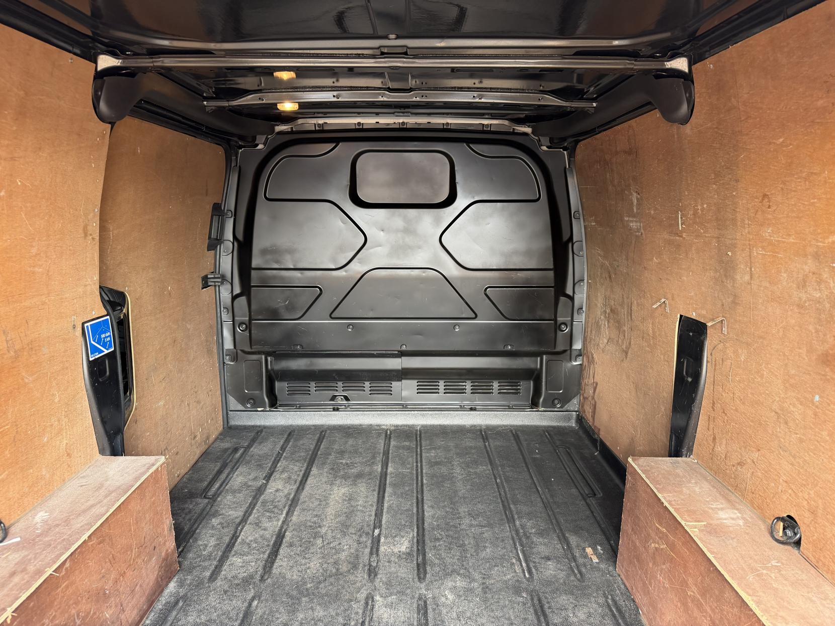 2015 Ford Transit Custom 2.2 TDCi 270 Limited Panel Van 5dr Diesel Manual L1 H1 (186 g/km, 123 bhp) - Thumbnail 19