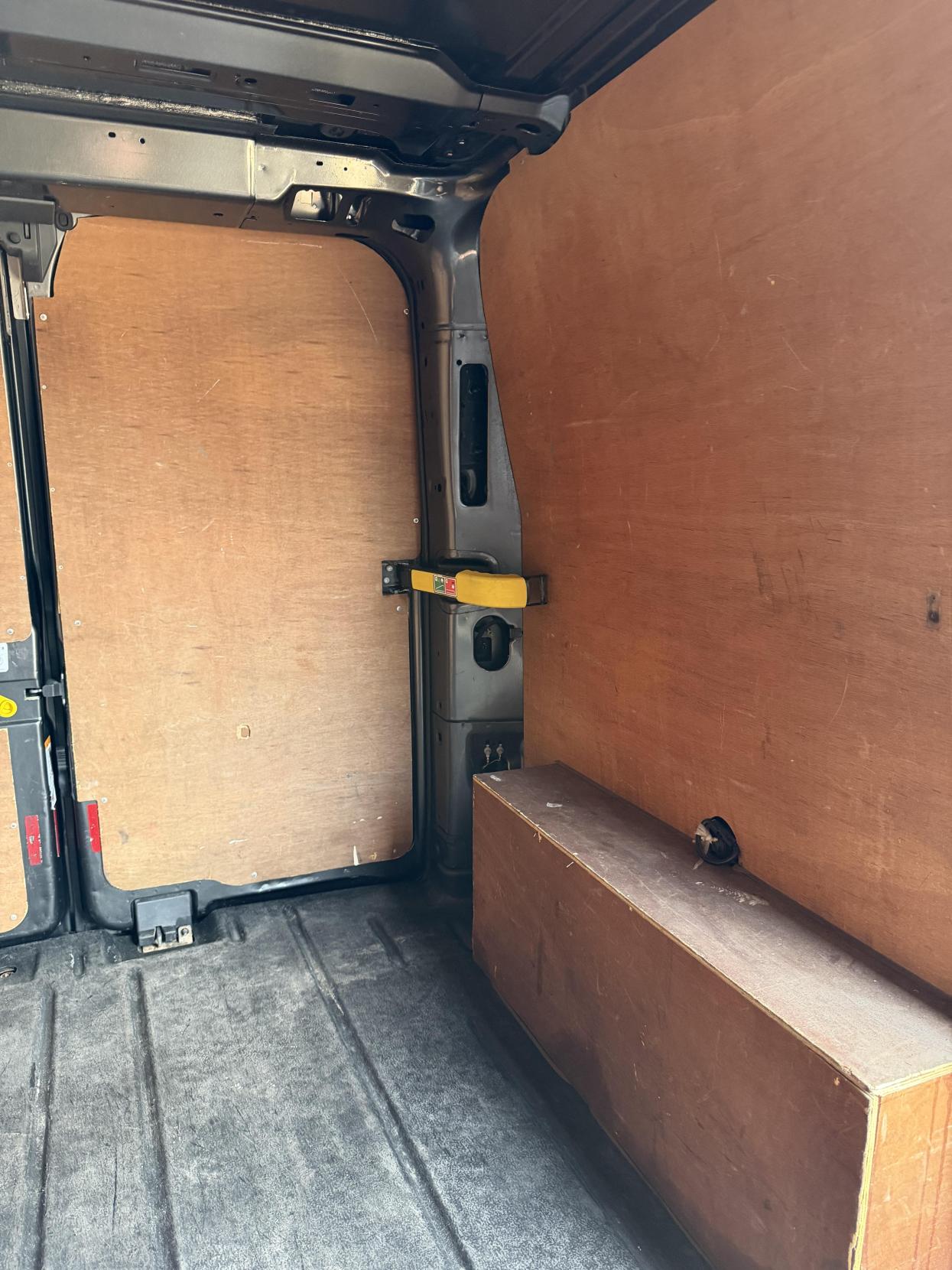 2015 Ford Transit Custom 2.2 TDCi 270 Limited Panel Van 5dr Diesel Manual L1 H1 (186 g/km, 123 bhp) - Thumbnail 33