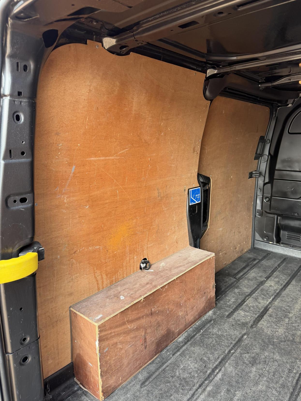 2015 Ford Transit Custom 2.2 TDCi 270 Limited Panel Van 5dr Diesel Manual L1 H1 (186 g/km, 123 bhp) - Thumbnail 14