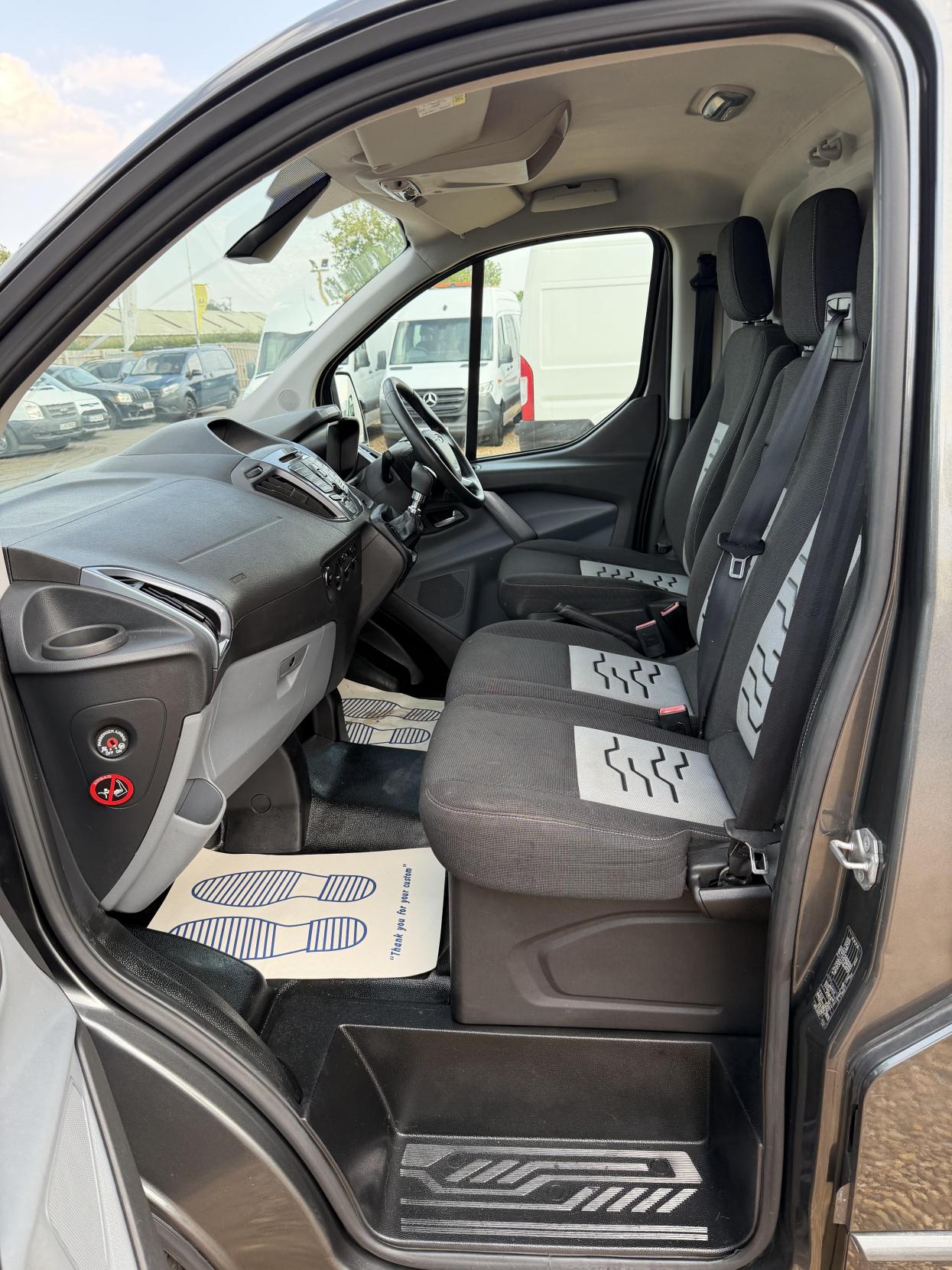 2015 Ford Transit Custom 2.2 TDCi 270 Limited Panel Van 5dr Diesel Manual L1 H1 (186 g/km, 123 bhp) - Thumbnail 27