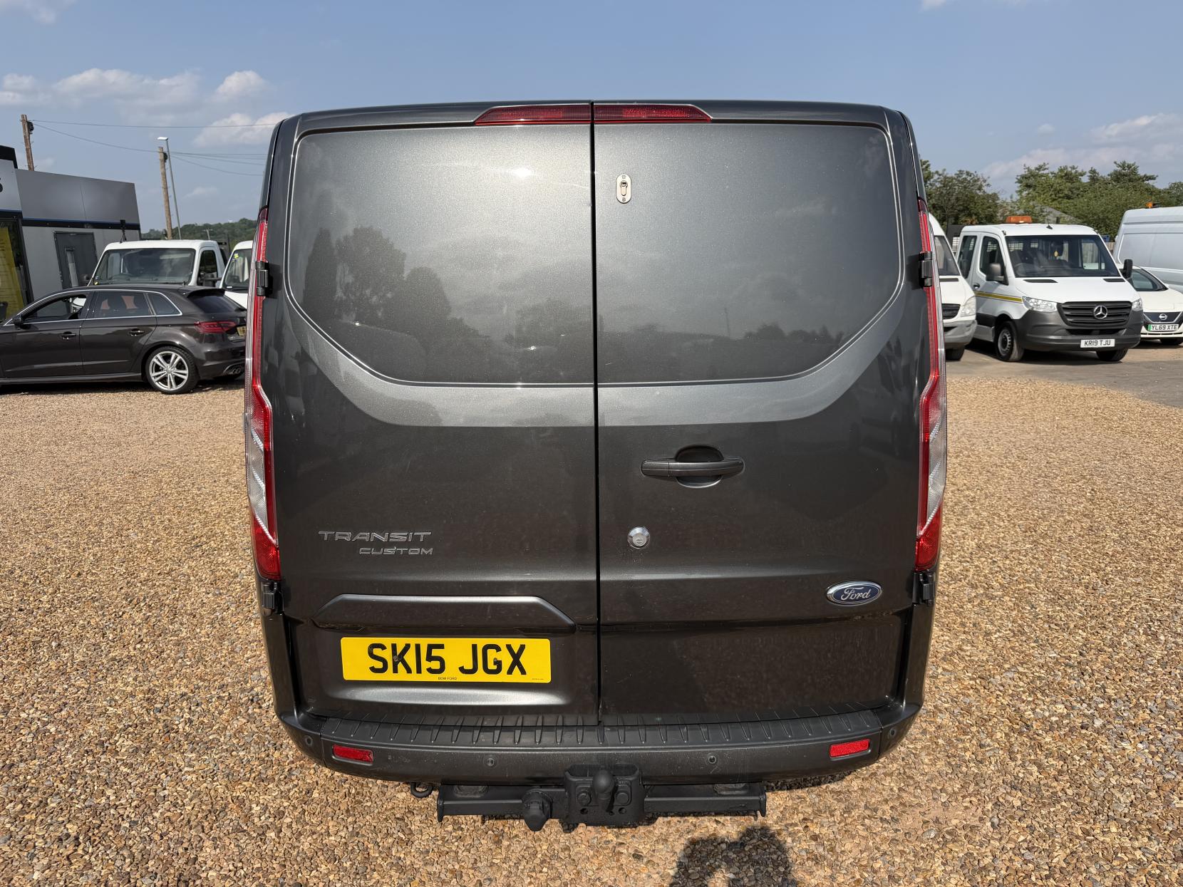 2015 Ford Transit Custom 2.2 TDCi 270 Limited Panel Van 5dr Diesel Manual L1 H1 (186 g/km, 123 bhp) - Thumbnail 10