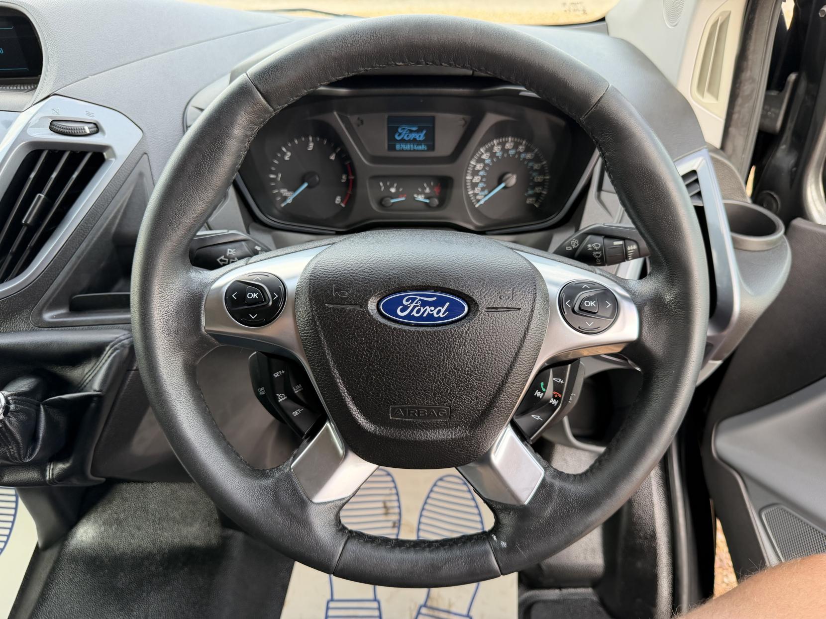 2015 Ford Transit Custom 2.2 TDCi 270 Limited Panel Van 5dr Diesel Manual L1 H1 (186 g/km, 123 bhp) - Thumbnail 37