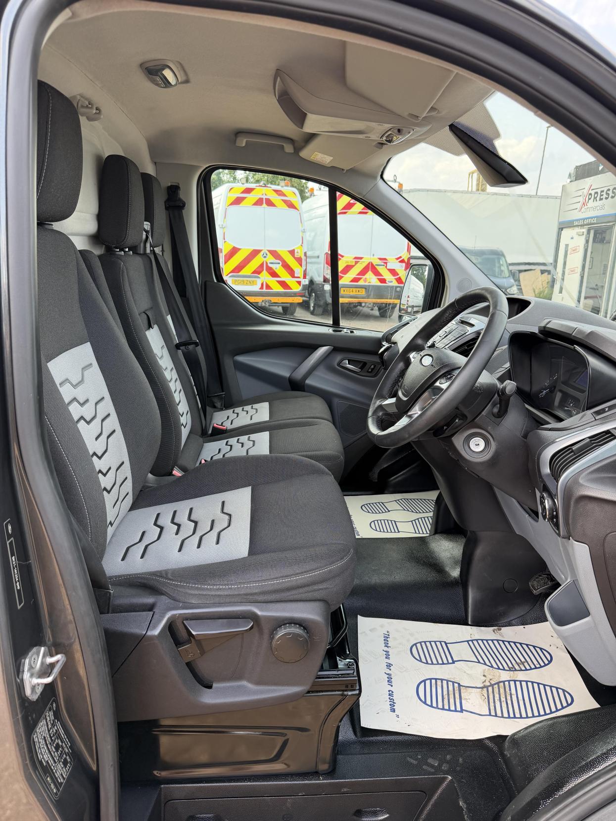 2015 Ford Transit Custom 2.2 TDCi 270 Limited Panel Van 5dr Diesel Manual L1 H1 (186 g/km, 123 bhp) - Thumbnail 24