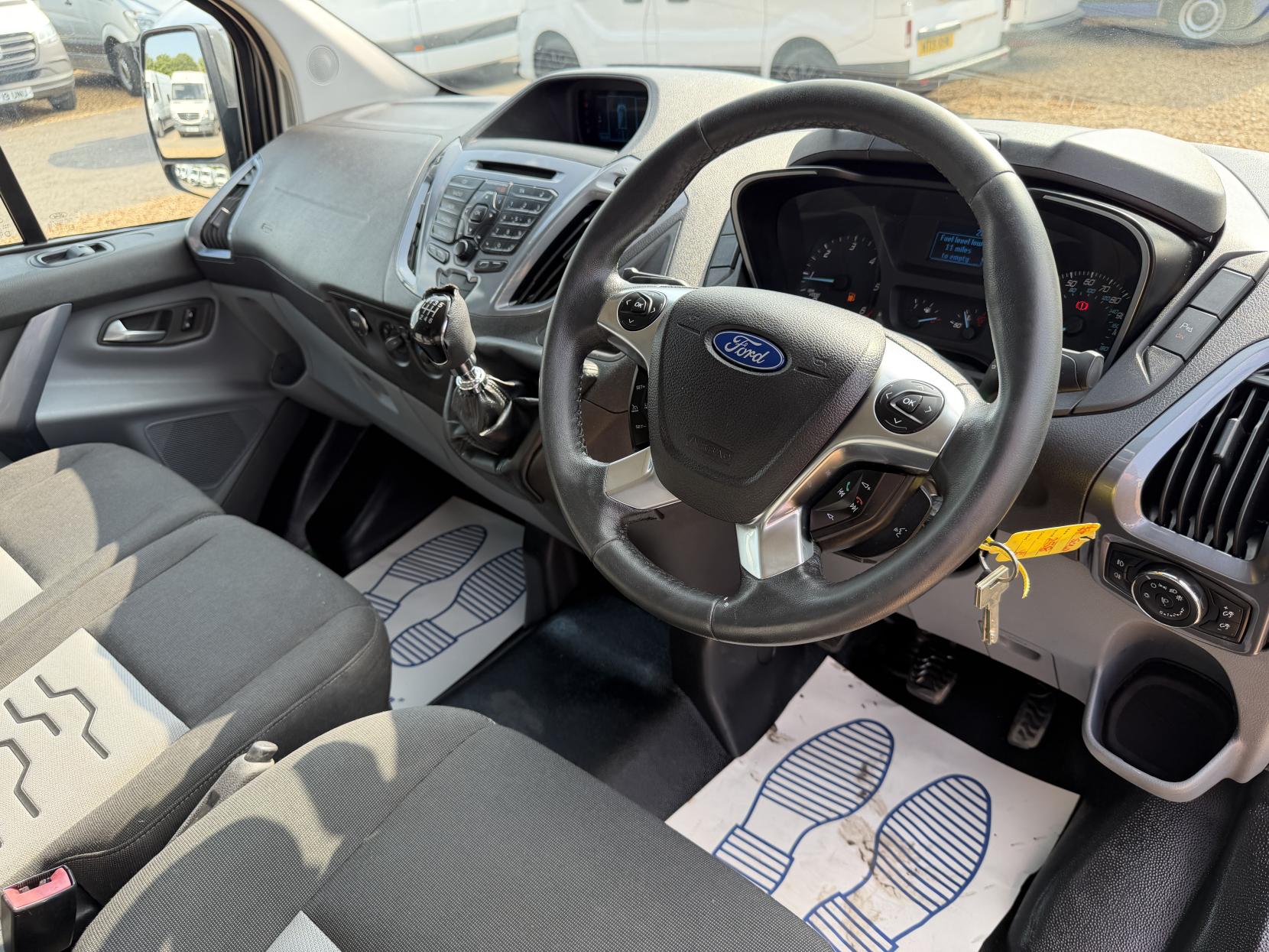 2015 Ford Transit Custom 2.2 TDCi 270 Limited Panel Van 5dr Diesel Manual L1 H1 (186 g/km, 123 bhp) - Thumbnail 2