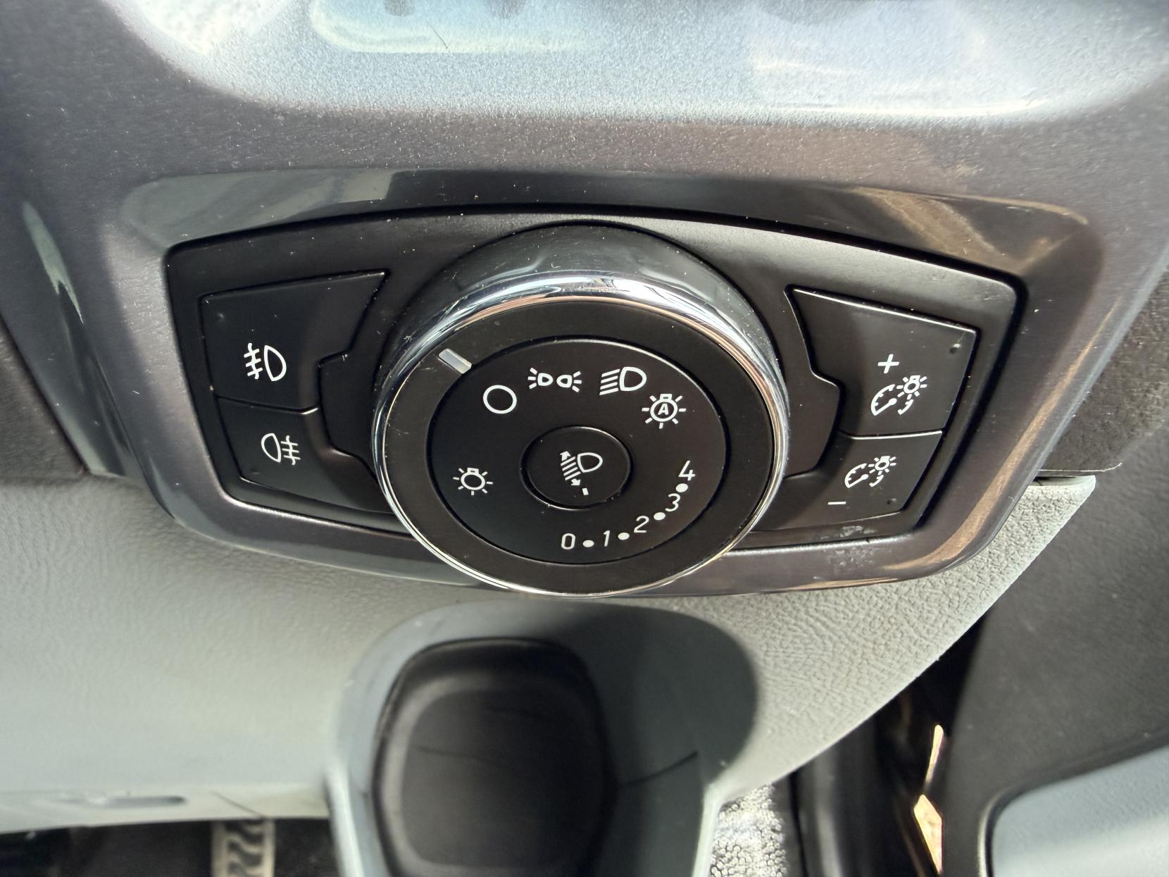2015 Ford Transit Custom 2.2 TDCi 270 Limited Panel Van 5dr Diesel Manual L1 H1 (186 g/km, 123 bhp) - Thumbnail 38