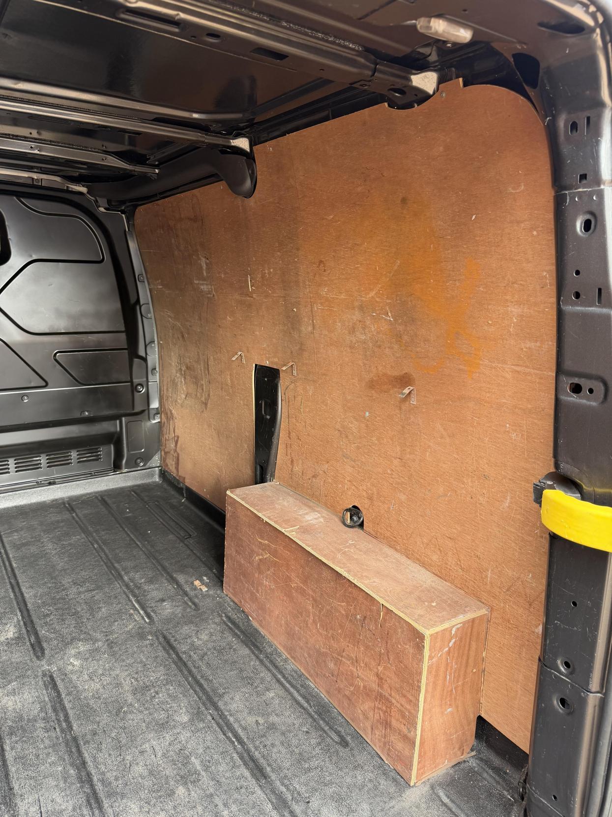 2015 Ford Transit Custom 2.2 TDCi 270 Limited Panel Van 5dr Diesel Manual L1 H1 (186 g/km, 123 bhp) - Thumbnail 18