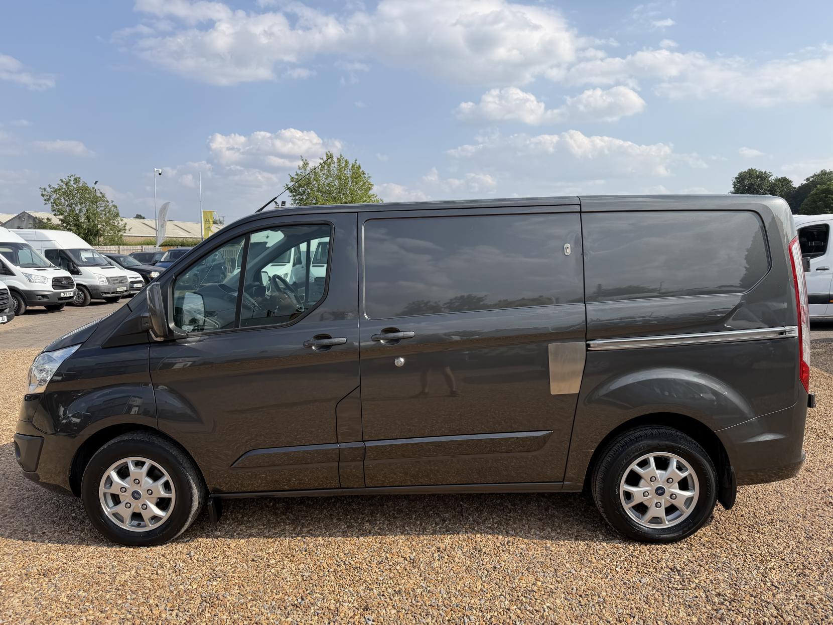 2015 Ford Transit Custom 2.2 TDCi 270 Limited Panel Van 5dr Diesel Manual L1 H1 (186 g/km, 123 bhp) - Thumbnail 8