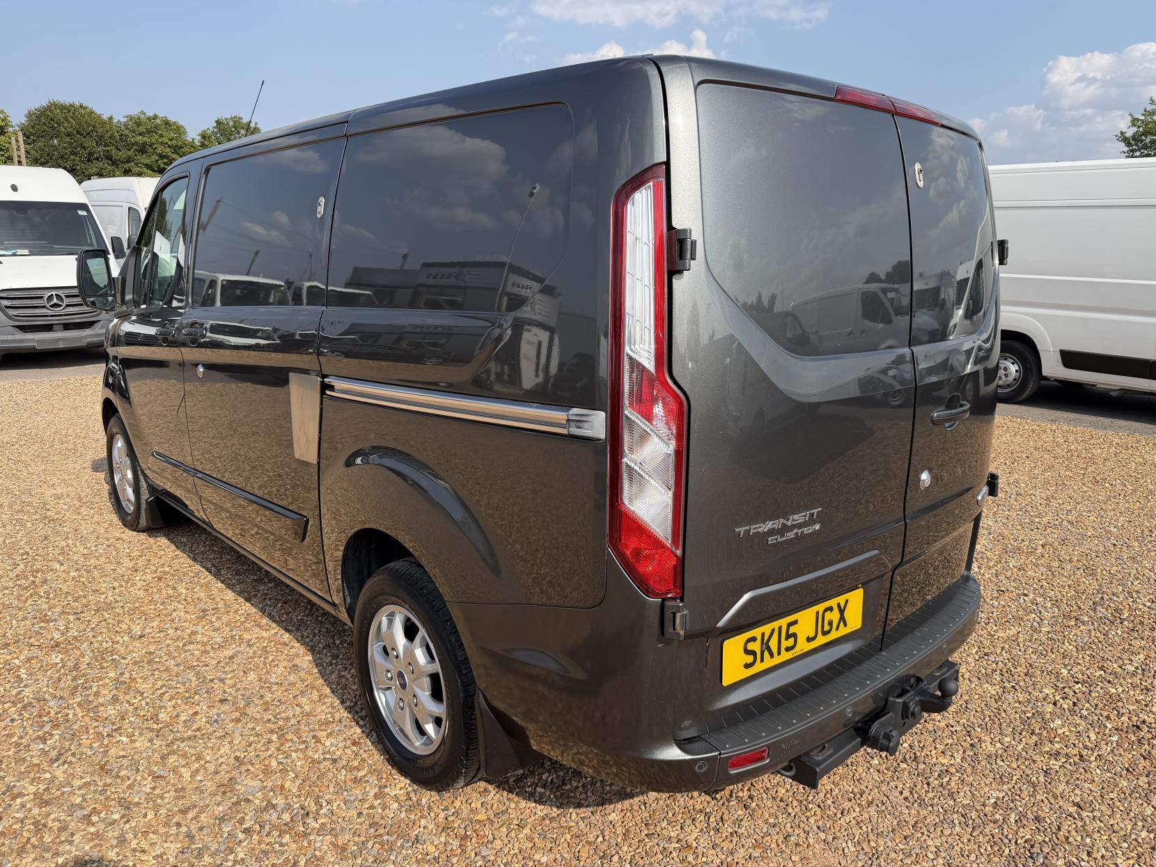 2015 Ford Transit Custom 2.2 TDCi 270 Limited Panel Van 5dr Diesel Manual L1 H1 (186 g/km, 123 bhp) - Thumbnail 9