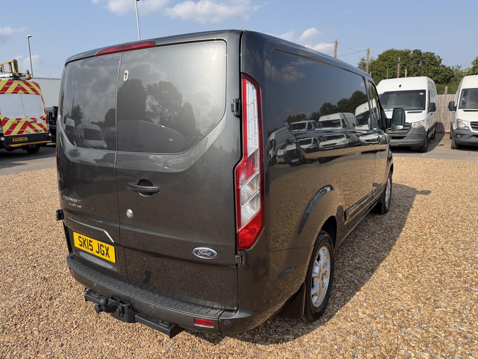 2015 Ford Transit Custom 2.2 TDCi 270 Limited Panel Van 5dr Diesel Manual L1 H1 (186 g/km, 123 bhp) - Thumbnail 11