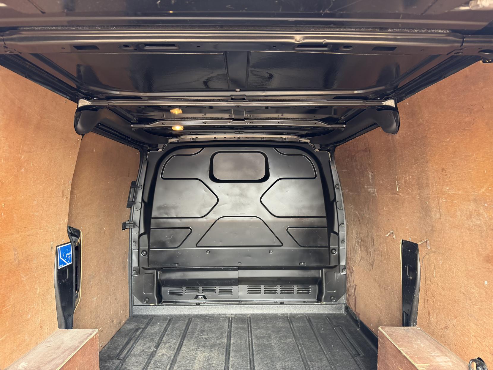 2015 Ford Transit Custom 2.2 TDCi 270 Limited Panel Van 5dr Diesel Manual L1 H1 (186 g/km, 123 bhp) - Thumbnail 3