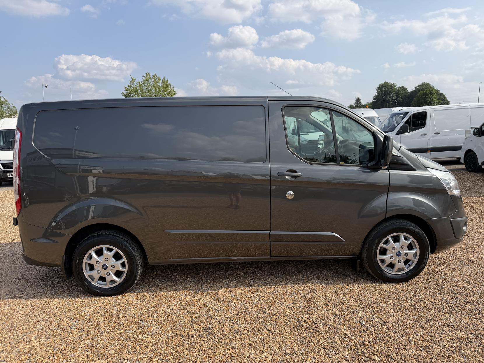 2015 Ford Transit Custom 2.2 TDCi 270 Limited Panel Van 5dr Diesel Manual L1 H1 (186 g/km, 123 bhp) - Thumbnail 12