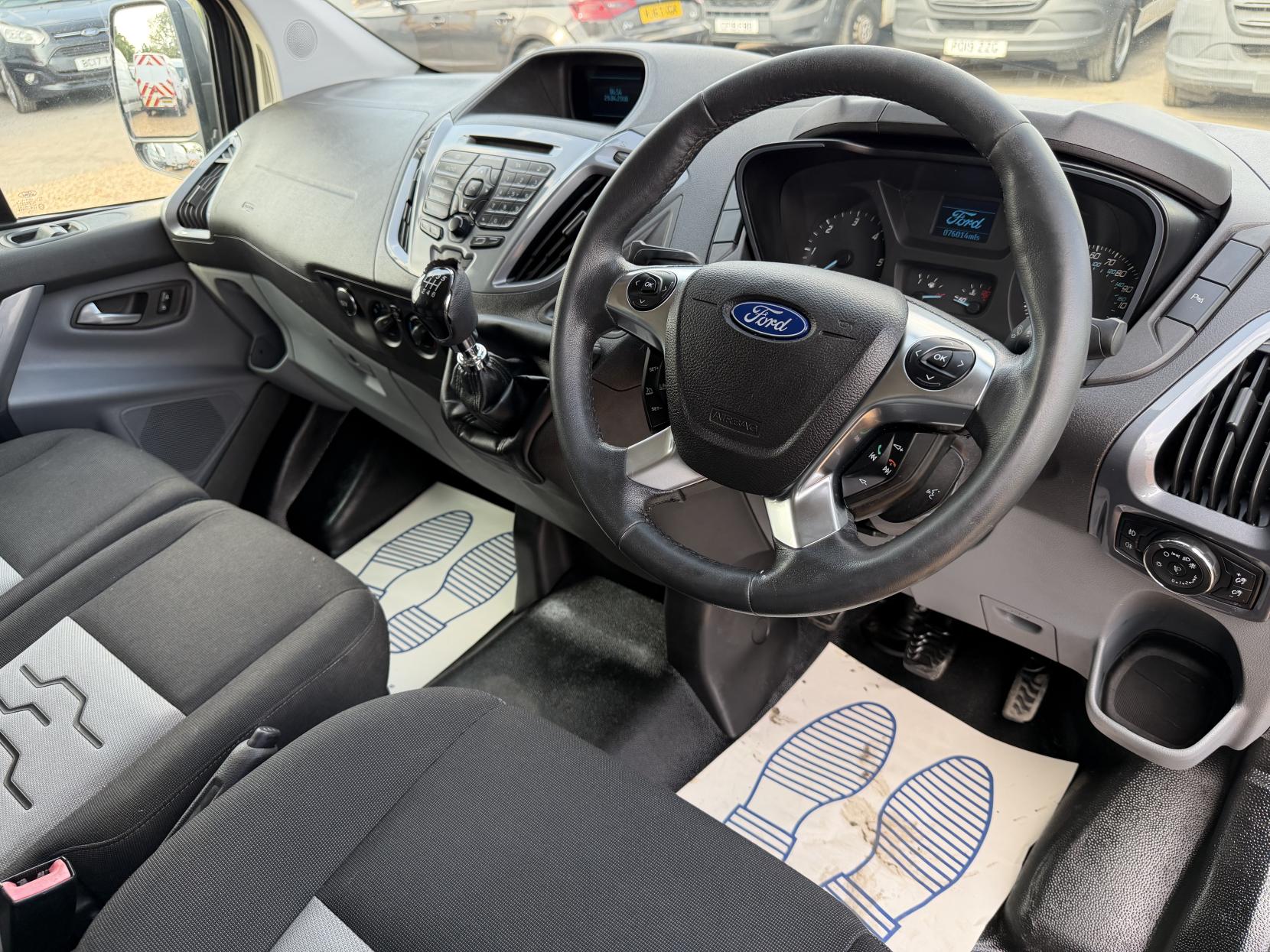 2015 Ford Transit Custom 2.2 TDCi 270 Limited Panel Van 5dr Diesel Manual L1 H1 (186 g/km, 123 bhp) - Thumbnail 16