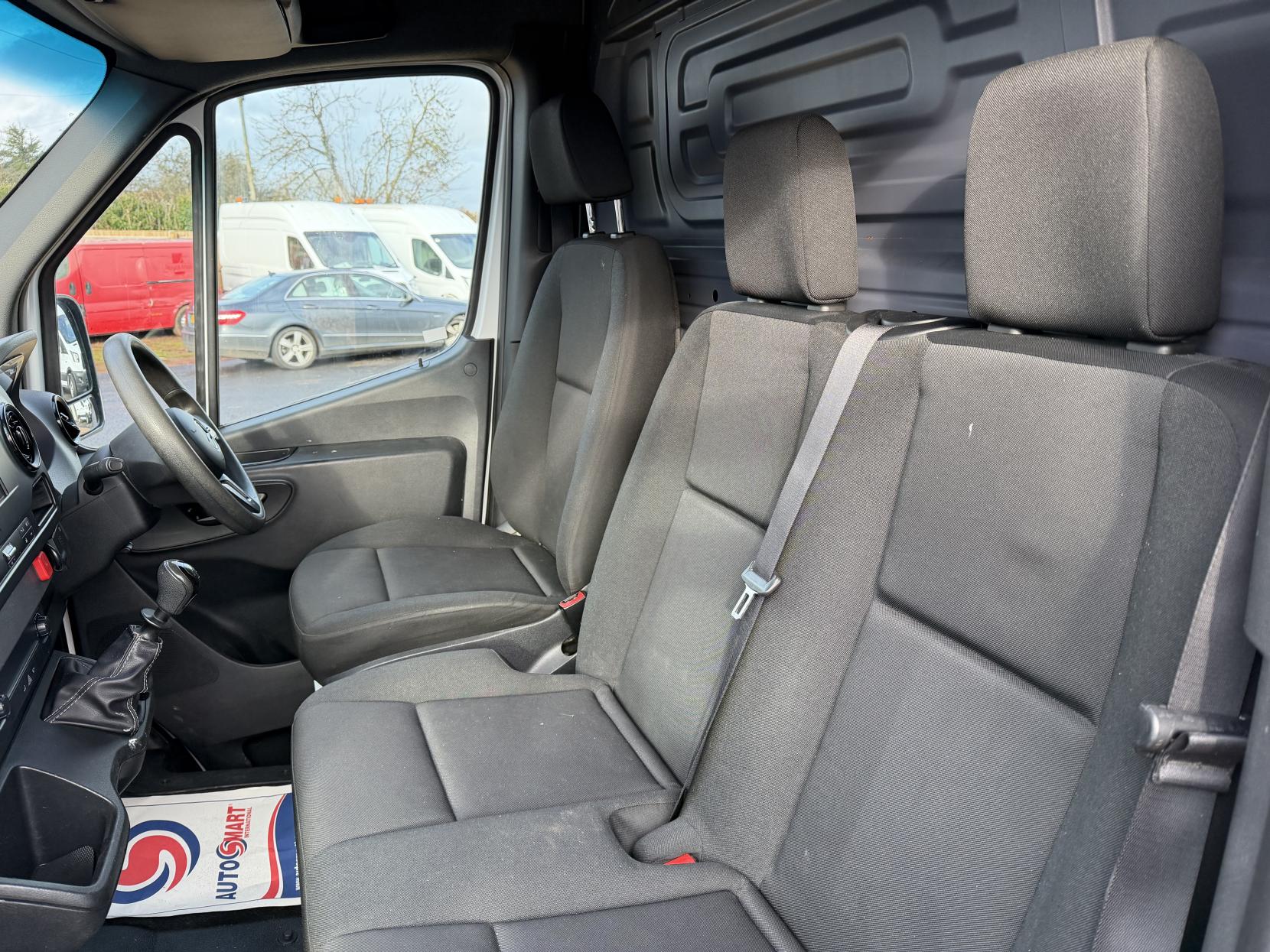 Mercedes-Benz Sprinter 2.1 316 CDI Panel Van 5dr Diesel Manual RWD L2 H2 Euro 6 (163 ps)