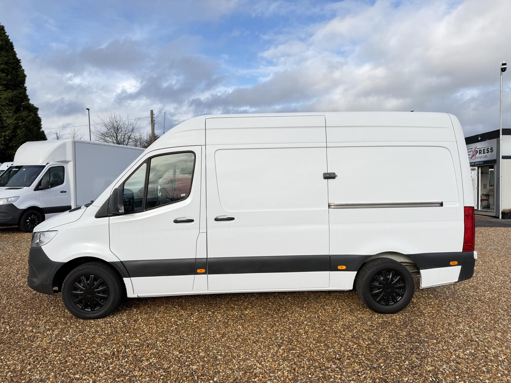 Mercedes-Benz Sprinter 2.1 316 CDI Panel Van 5dr Diesel Manual RWD L2 H2 Euro 6 (163 ps)
