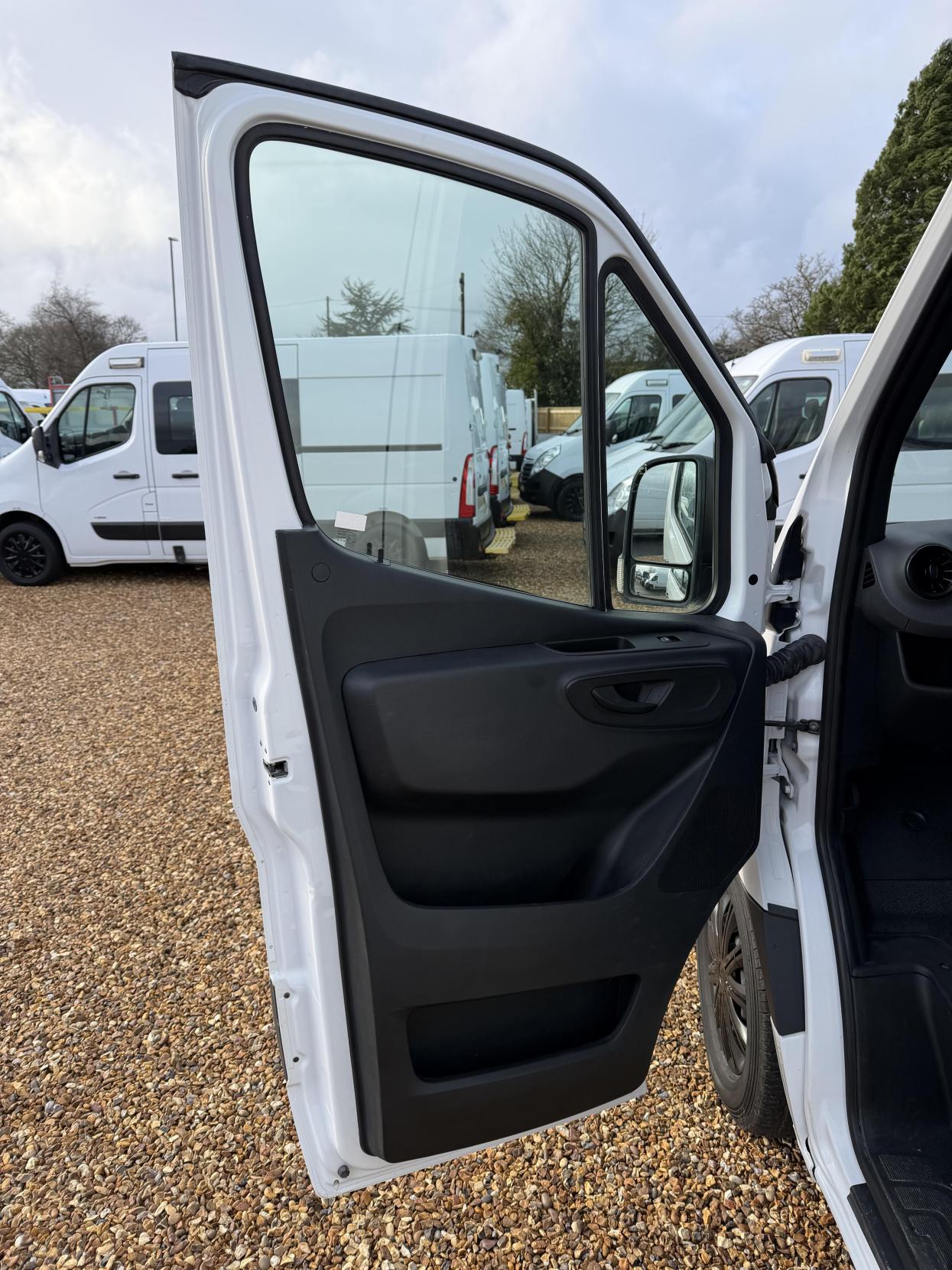 Mercedes-Benz Sprinter 2.1 316 CDI Panel Van 5dr Diesel Manual RWD L2 H2 Euro 6 (163 ps)