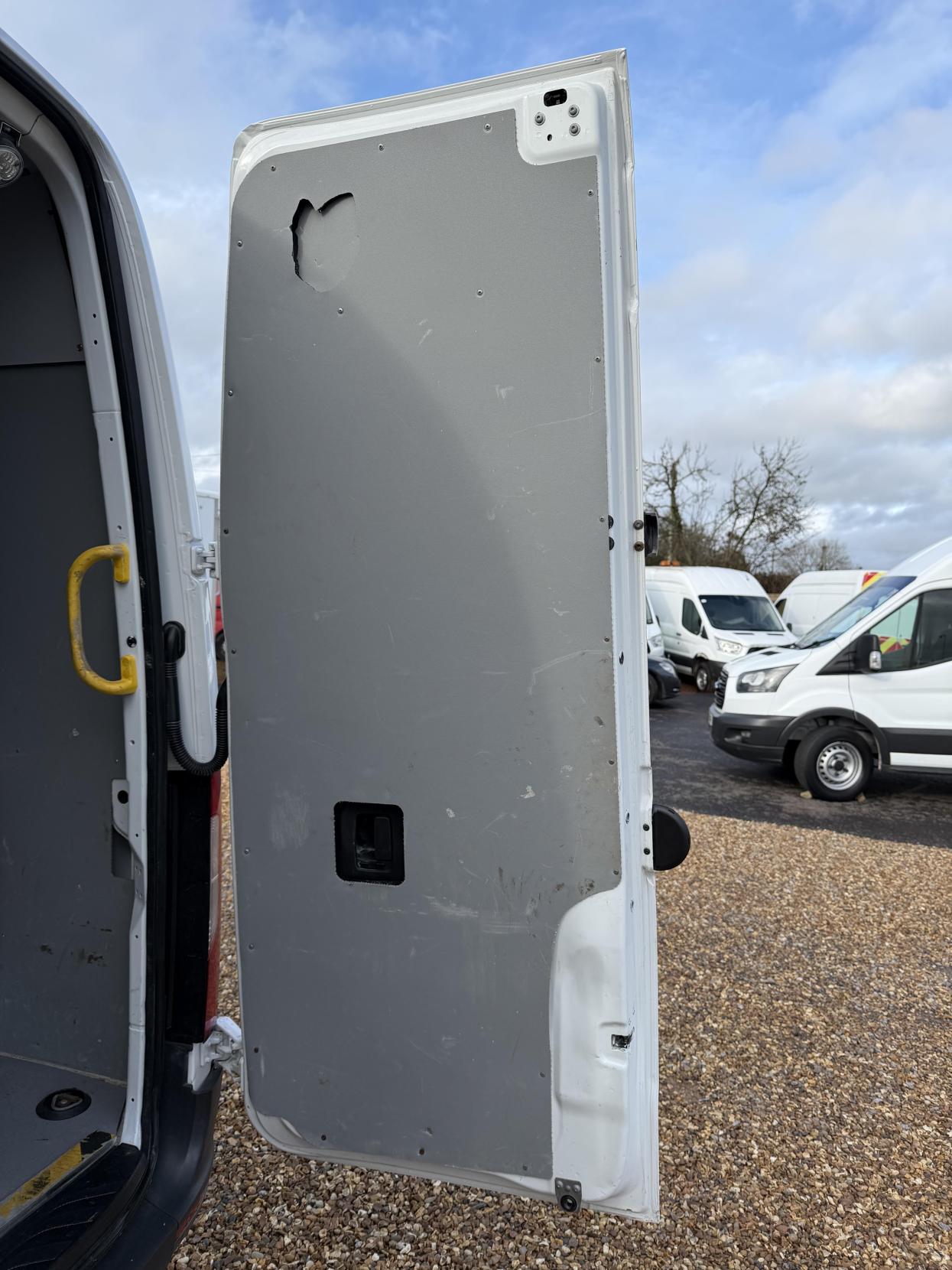 Mercedes-Benz Sprinter 2.1 316 CDI Panel Van 5dr Diesel Manual RWD L2 H2 Euro 6 (163 ps)