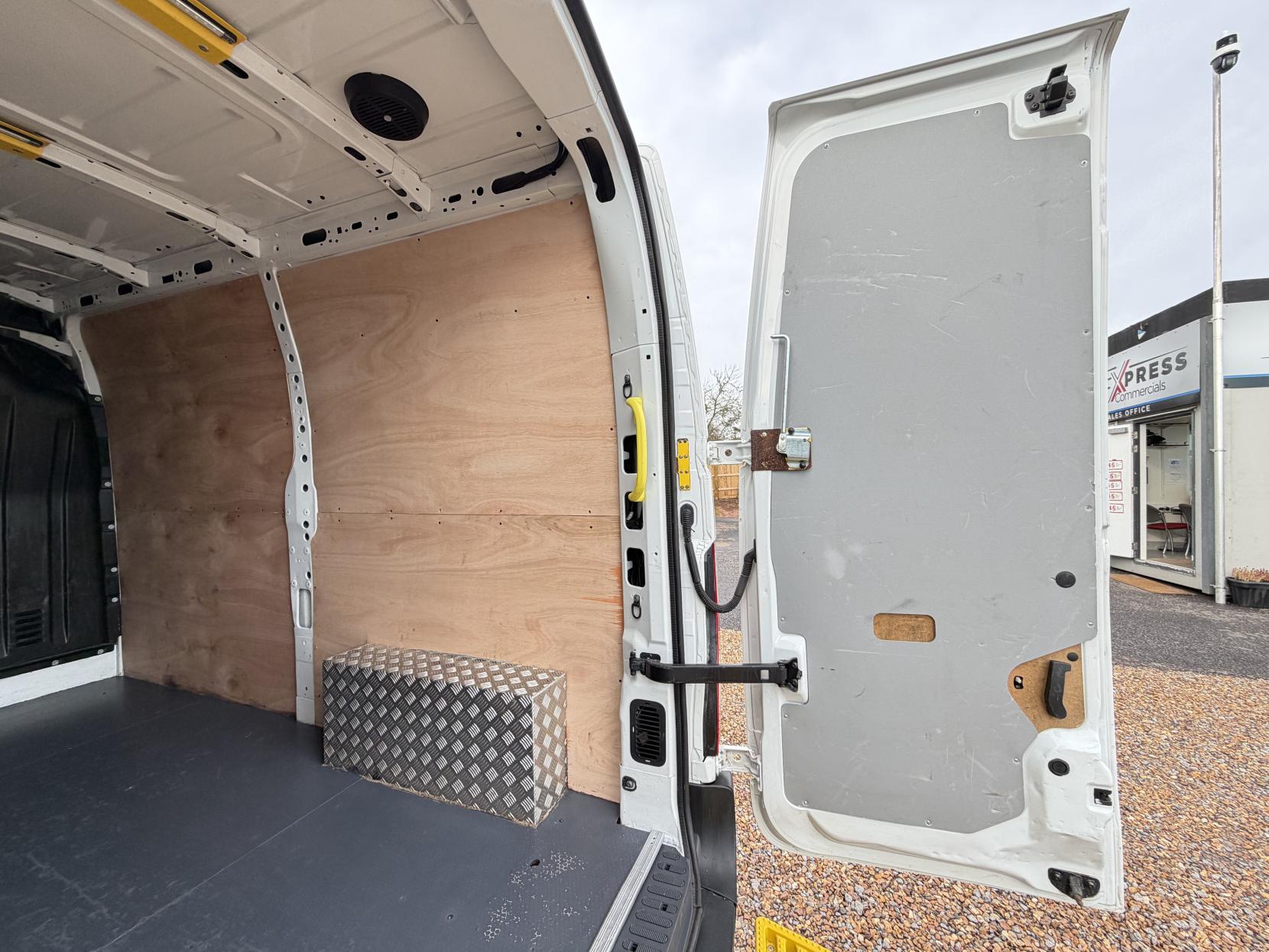 Vauxhall Movano 2.3 CDTi 3500 Panel Van 5dr Diesel Manual FWD L2 H2 Euro 6 (130 ps)