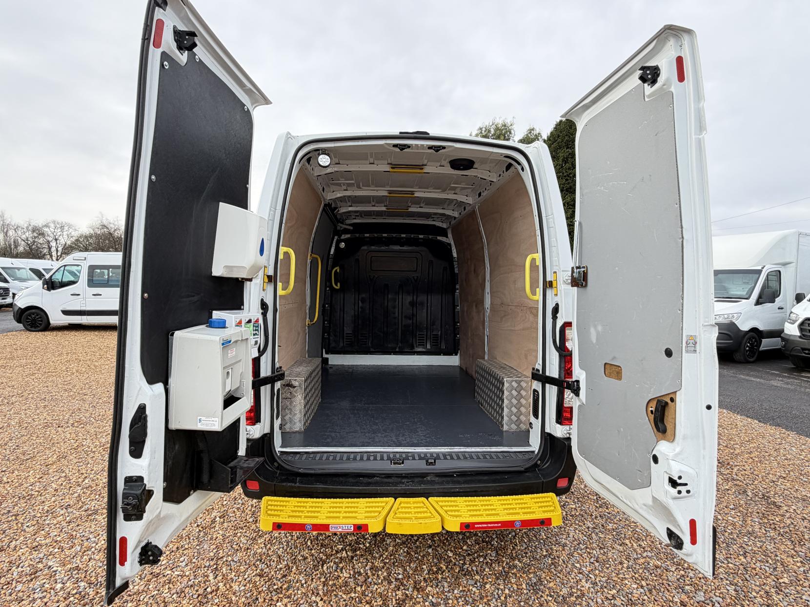 Vauxhall Movano 2.3 CDTi 3500 Panel Van 5dr Diesel Manual FWD L2 H2 Euro 6 (130 ps)