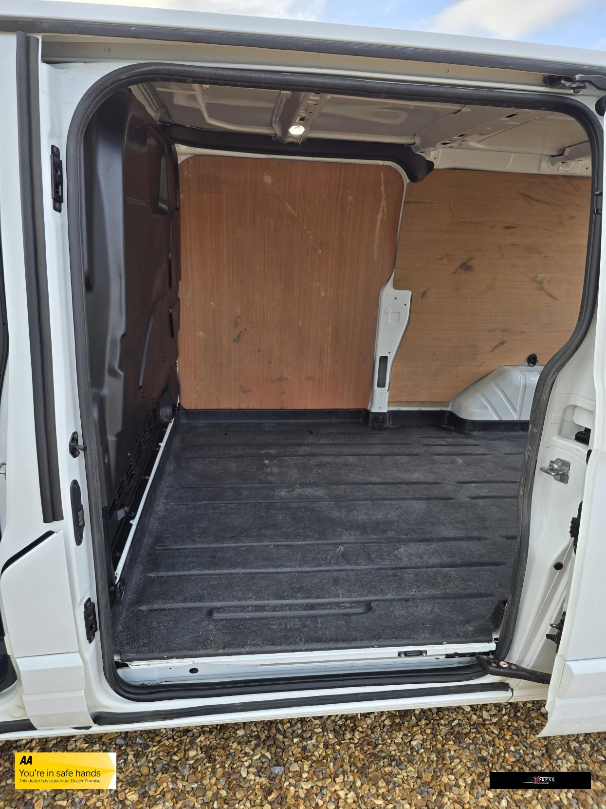 Ford Transit Custom Transit Custom 2.0 300 EcoBlue Limited Panel Van 5dr Diesel Manual L2 H1 Euro 6 (130 ps)
