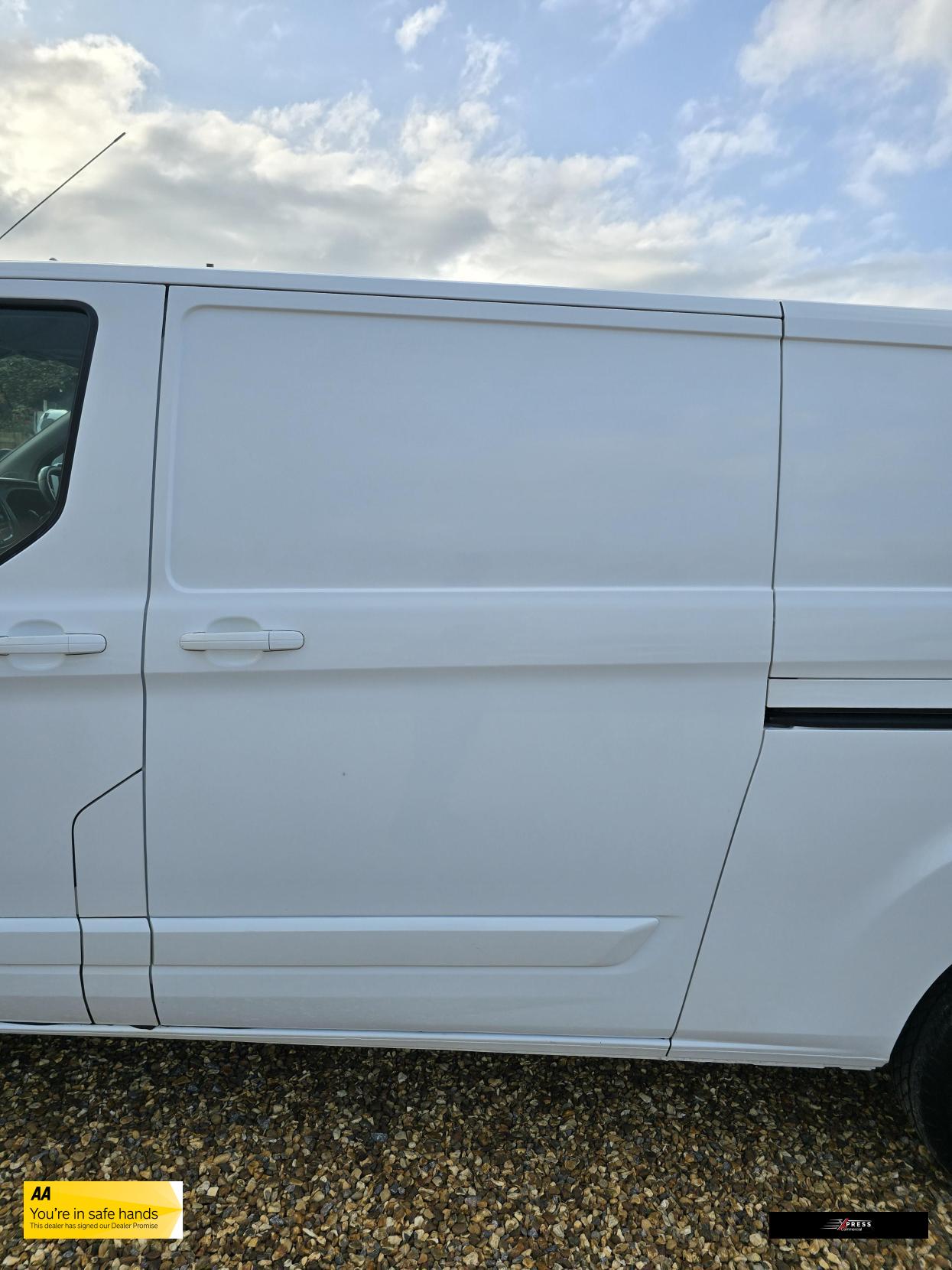 Ford Transit Custom Transit Custom 2.0 300 EcoBlue Limited Panel Van 5dr Diesel Manual L2 H1 Euro 6 (130 ps)