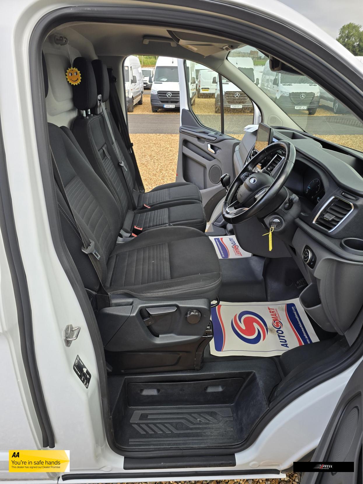 Ford Transit Custom Transit Custom 2.0 300 EcoBlue Limited Panel Van 5dr Diesel Manual L2 H1 Euro 6 (130 ps)