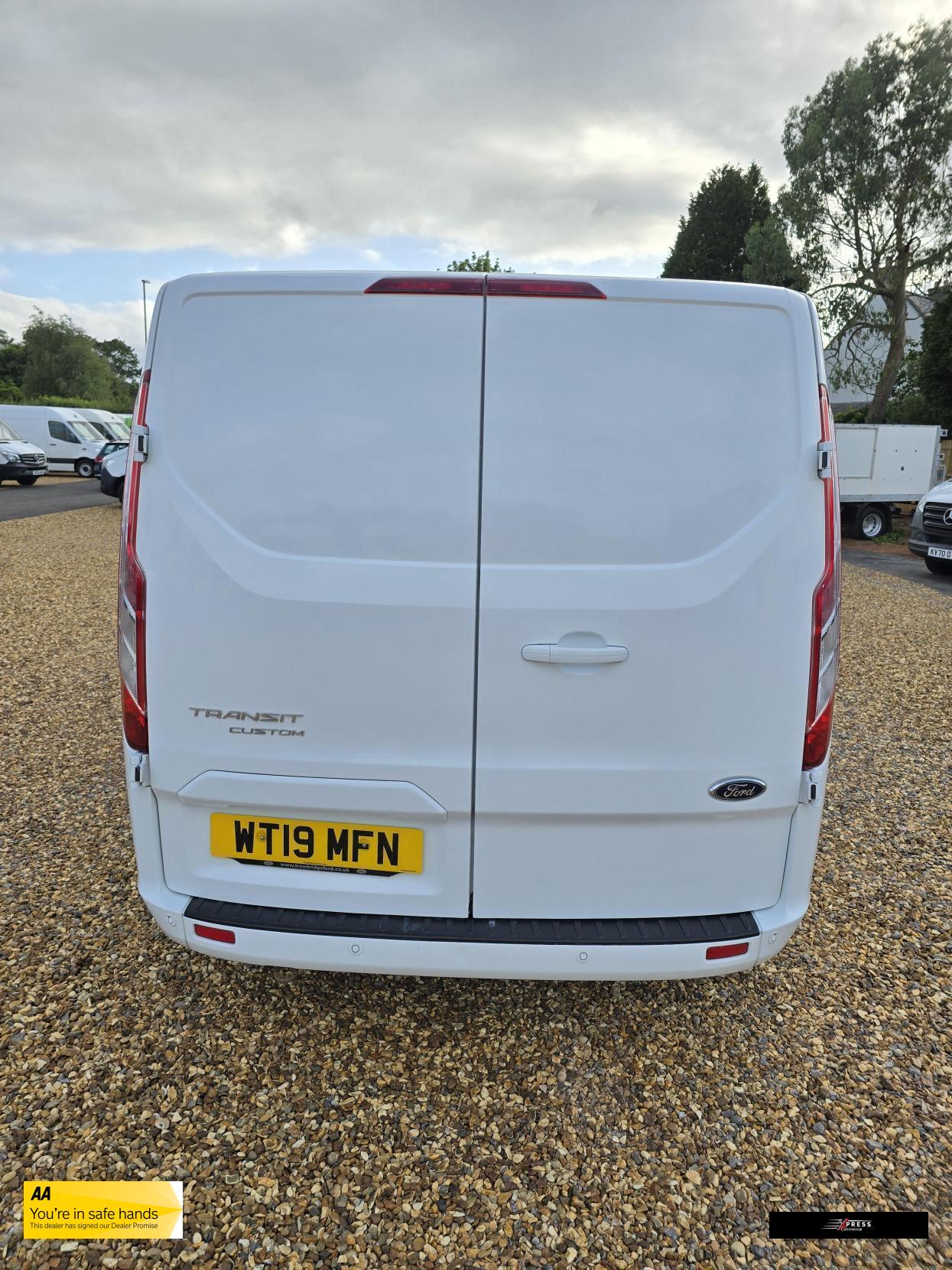 Ford Transit Custom Transit Custom 2.0 300 EcoBlue Limited Panel Van 5dr Diesel Manual L2 H1 Euro 6 (130 ps)