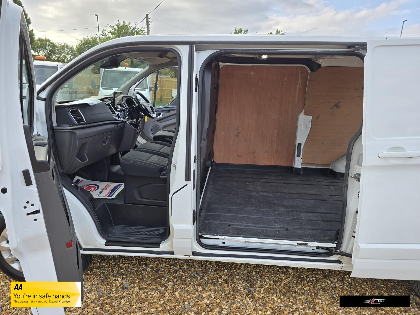 Ford Transit Custom Transit Custom 2.0 300 EcoBlue Limited Panel Van 5dr Diesel Manual L2 H1 Euro 6 (130 ps)