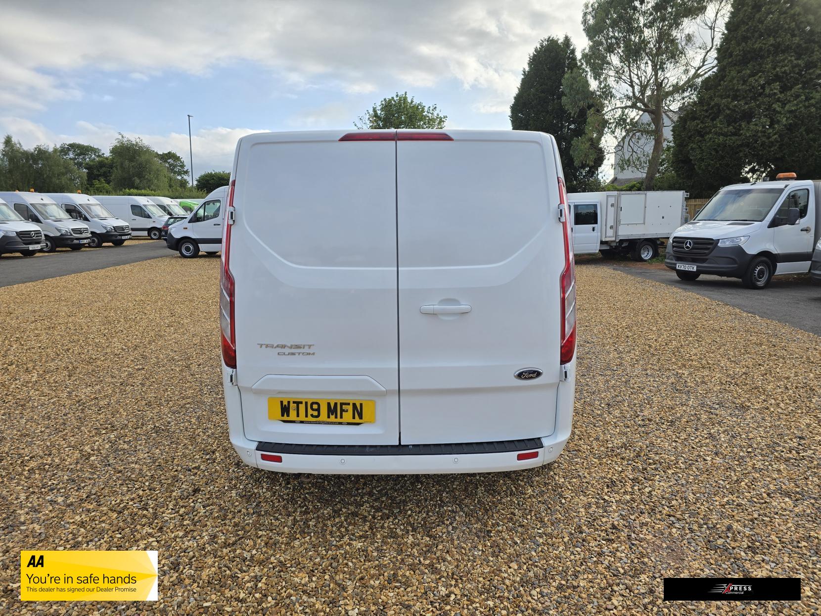 Ford Transit Custom Transit Custom 2.0 300 EcoBlue Limited Panel Van 5dr Diesel Manual L2 H1 Euro 6 (130 ps)