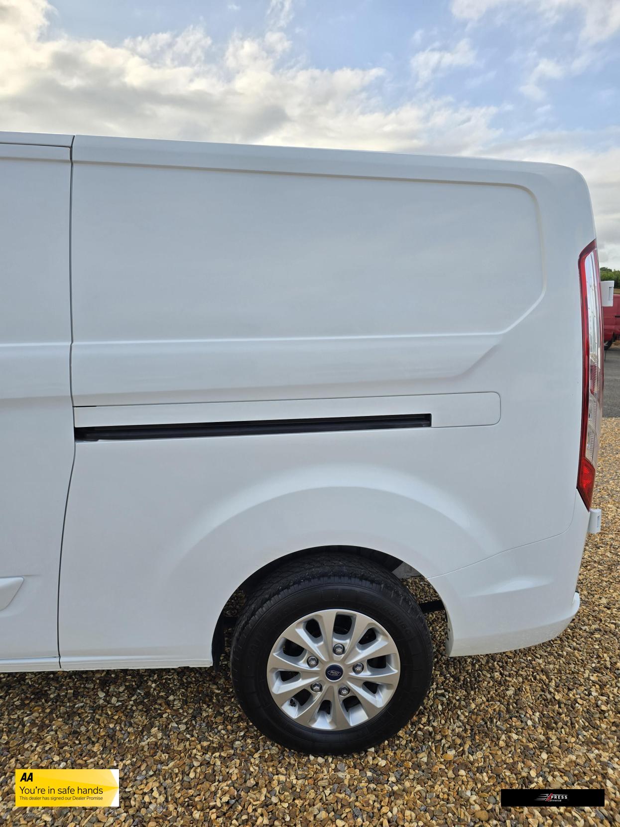 Ford Transit Custom Transit Custom 2.0 300 EcoBlue Limited Panel Van 5dr Diesel Manual L2 H1 Euro 6 (130 ps)