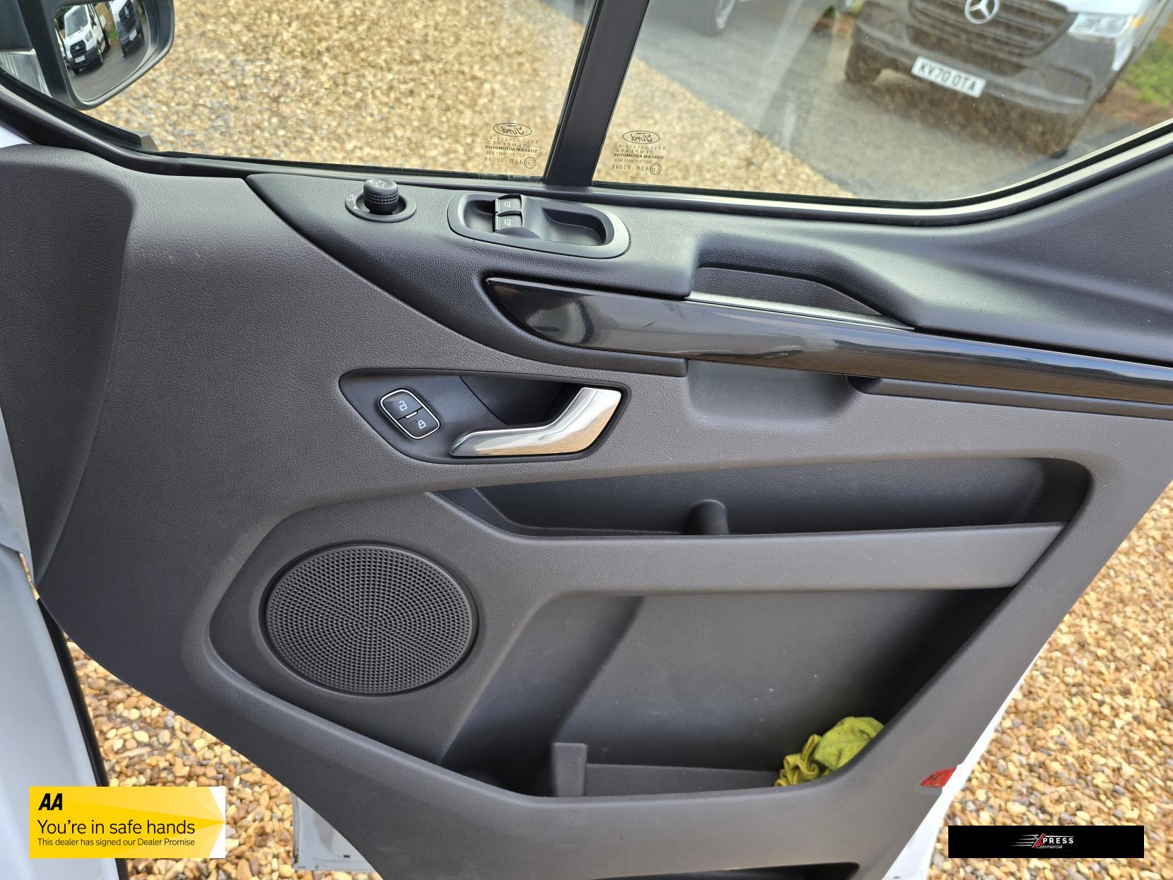 Ford Transit Custom Transit Custom 2.0 300 EcoBlue Limited Panel Van 5dr Diesel Manual L2 H1 Euro 6 (130 ps)