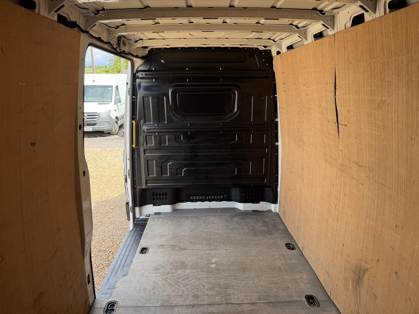2021 Volkswagen Crafter 2.0 TDI CR35 Trendline Panel Van 5dr Diesel Manual FWD LWB High Roof Euro 6 (s/s) (140 ps) - Thumbnail 41