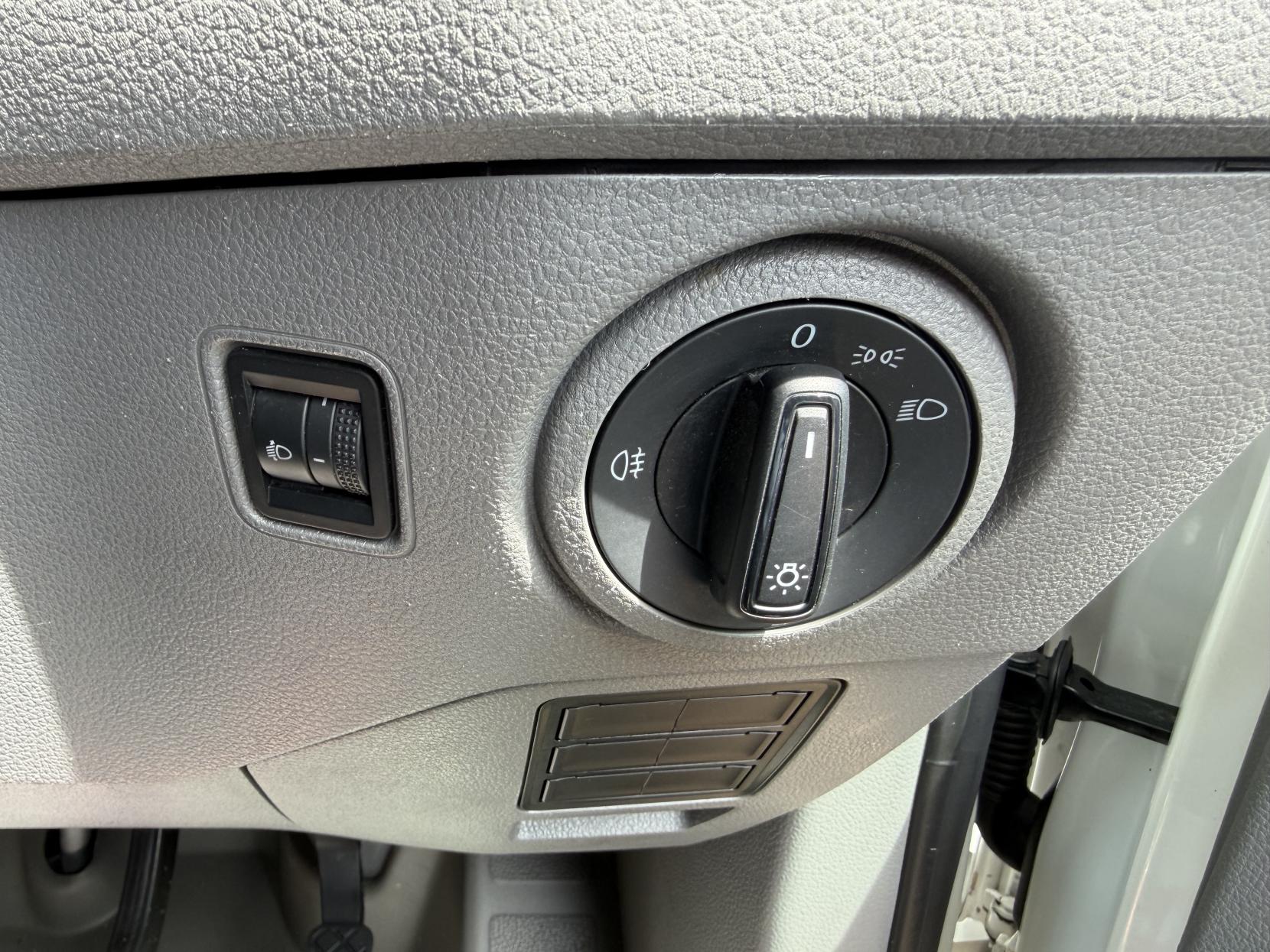2021 Volkswagen Crafter 2.0 TDI CR35 Trendline Panel Van 5dr Diesel Manual FWD LWB High Roof Euro 6 (s/s) (140 ps) - Thumbnail 24