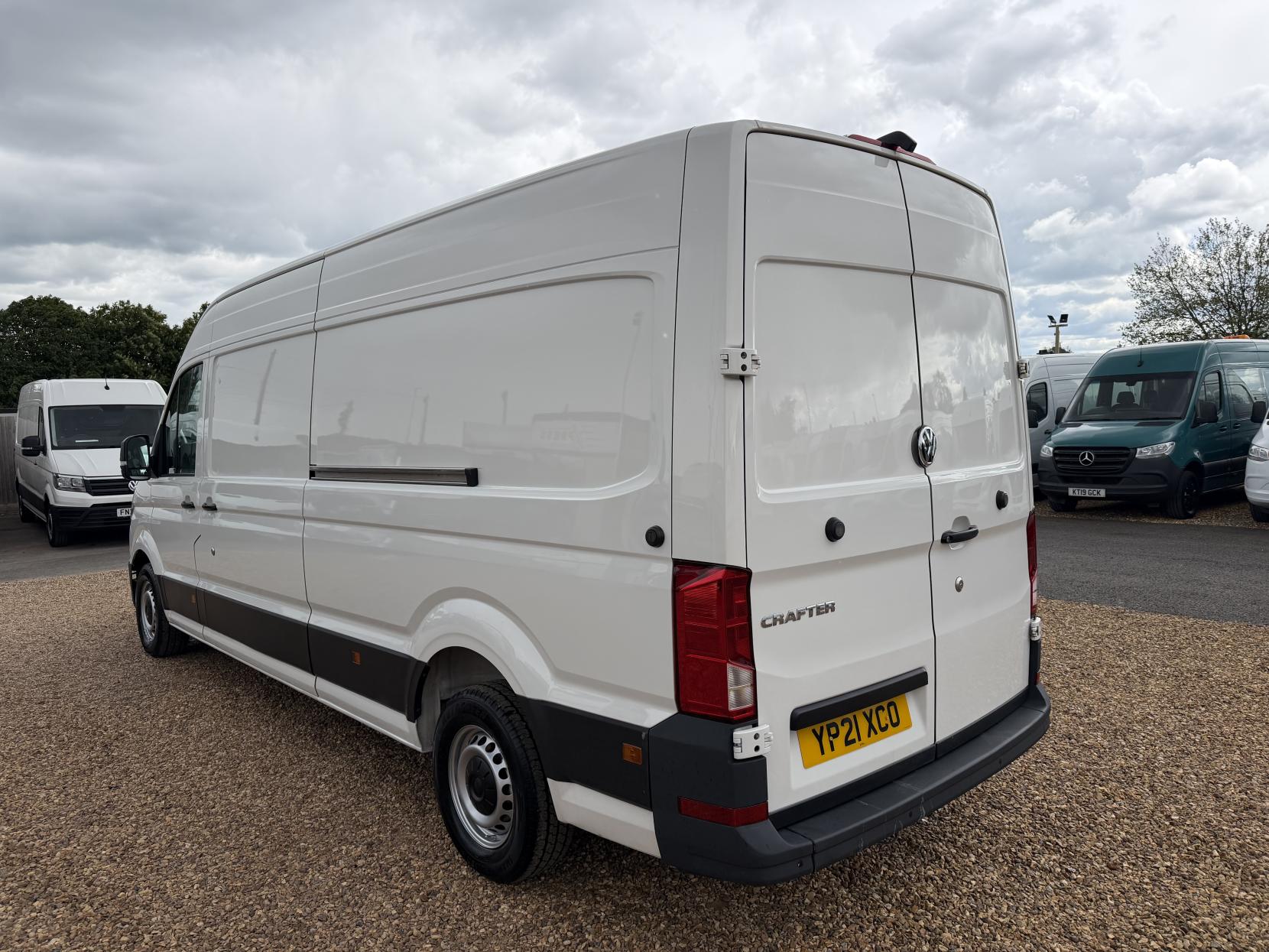 2021 Volkswagen Crafter 2.0 TDI CR35 Trendline Panel Van 5dr Diesel Manual FWD LWB High Roof Euro 6 (s/s) (140 ps) - Thumbnail 11