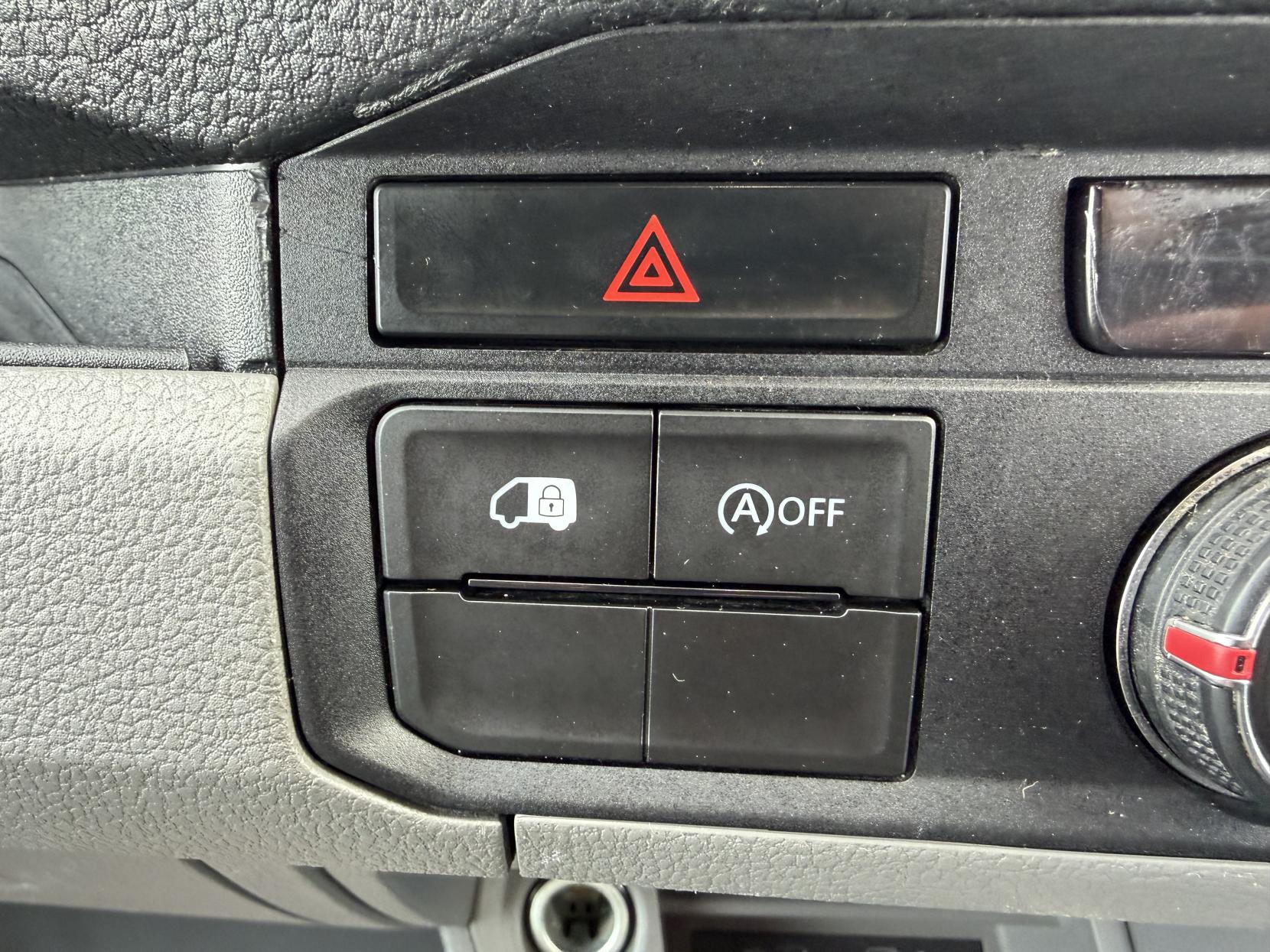 2021 Volkswagen Crafter 2.0 TDI CR35 Trendline Panel Van 5dr Diesel Manual FWD LWB High Roof Euro 6 (s/s) (140 ps) - Thumbnail 34