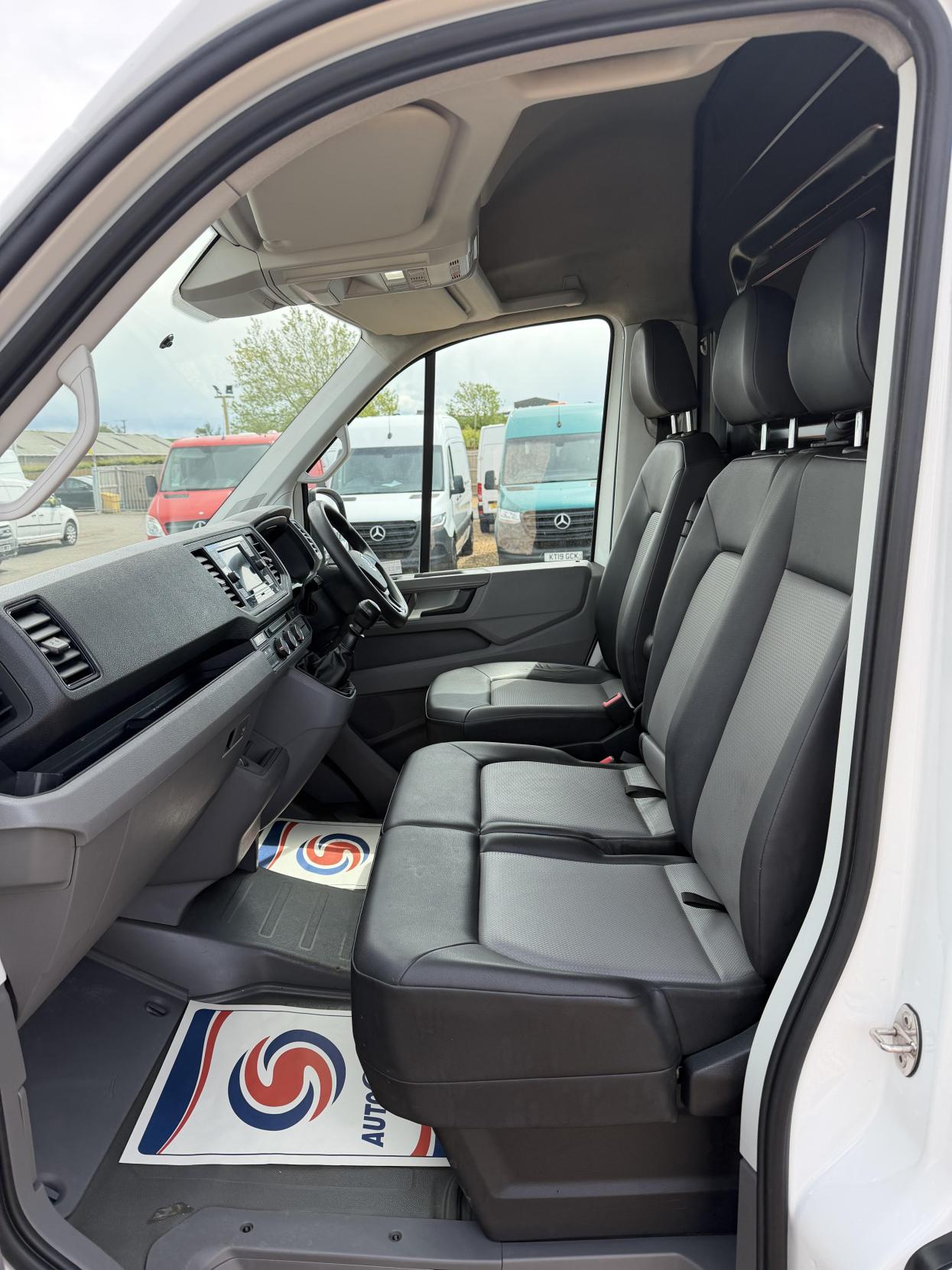 2021 Volkswagen Crafter 2.0 TDI CR35 Trendline Panel Van 5dr Diesel Manual FWD LWB High Roof Euro 6 (s/s) (140 ps) - Thumbnail 22