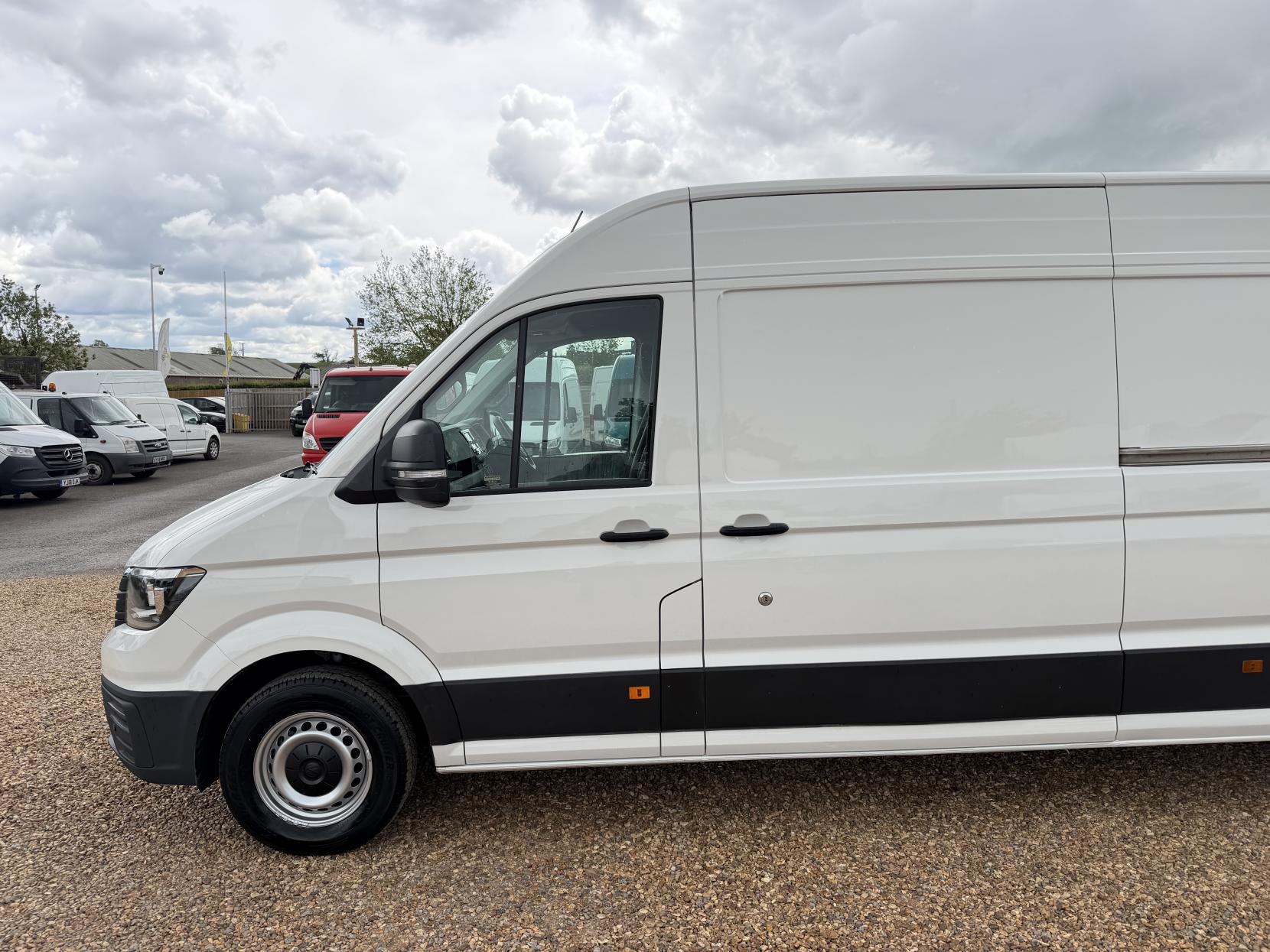 2021 Volkswagen Crafter 2.0 TDI CR35 Trendline Panel Van 5dr Diesel Manual FWD LWB High Roof Euro 6 (s/s) (140 ps) - Thumbnail 9