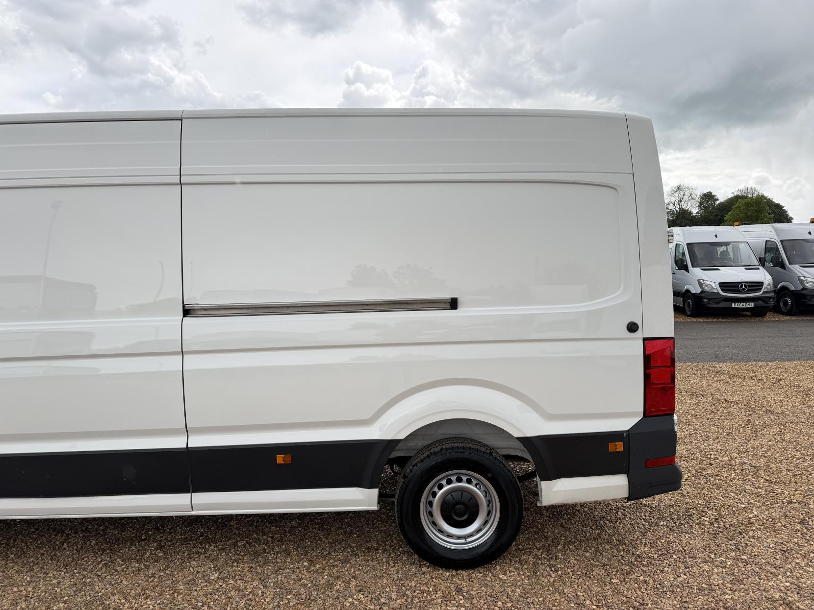 2021 Volkswagen Crafter 2.0 TDI CR35 Trendline Panel Van 5dr Diesel Manual FWD LWB High Roof Euro 6 (s/s) (140 ps) - Thumbnail 10