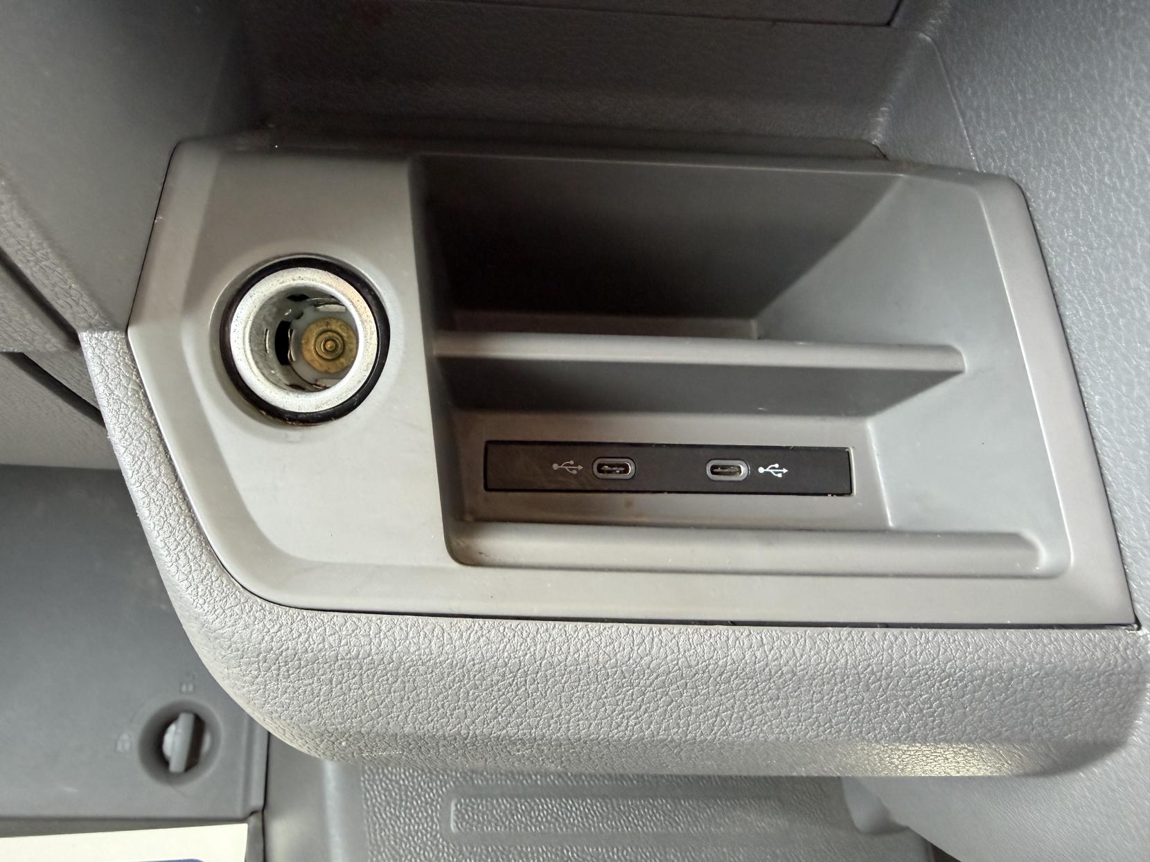 2021 Volkswagen Crafter 2.0 TDI CR35 Trendline Panel Van 5dr Diesel Manual FWD LWB High Roof Euro 6 (s/s) (140 ps) - Thumbnail 32