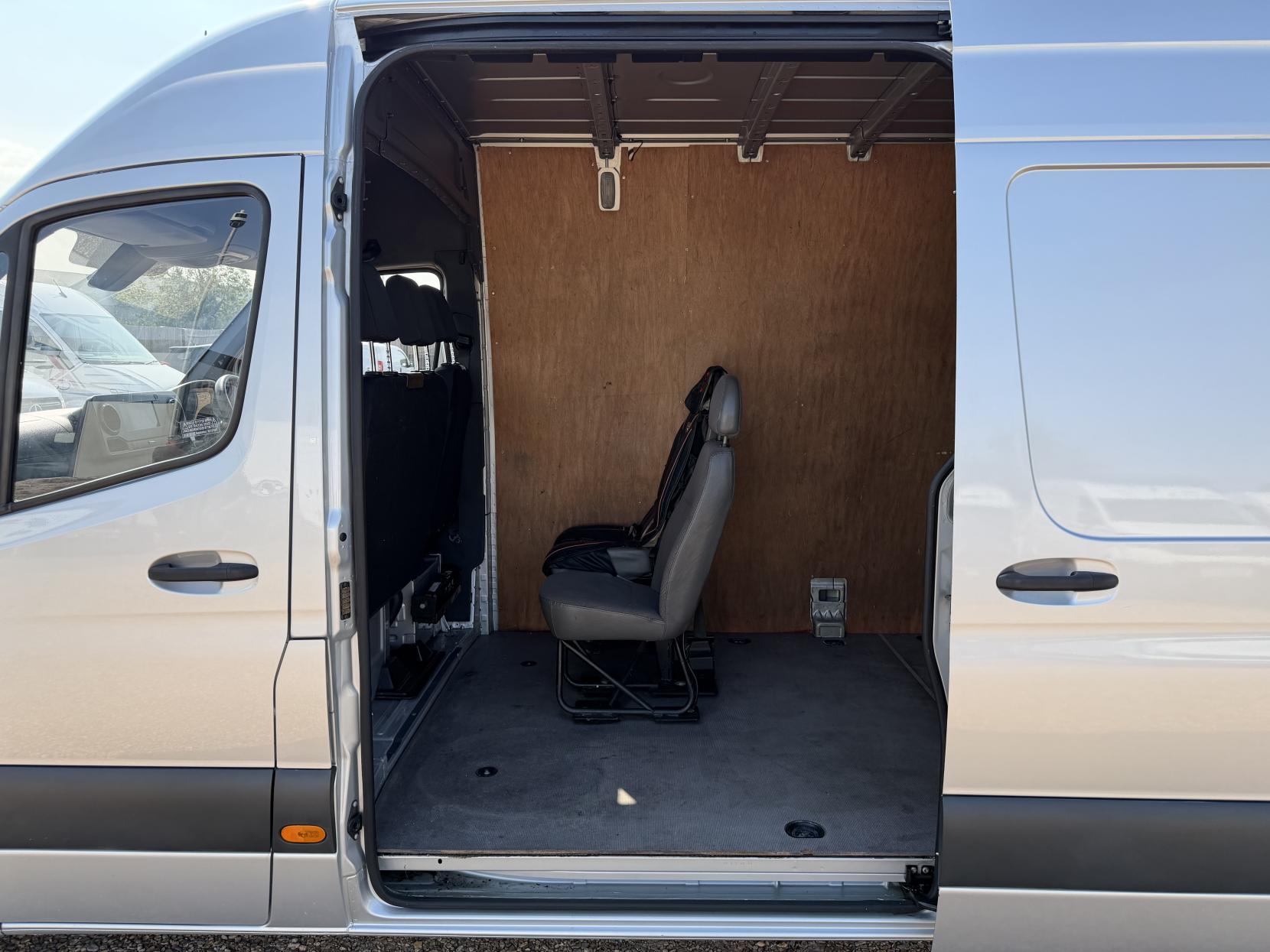 2019 Mercedes-Benz Sprinter 2.1 314 CDI Panel Van 5dr Diesel Manual FWD L2 H2 Euro 6 (143 ps) - Thumbnail 26