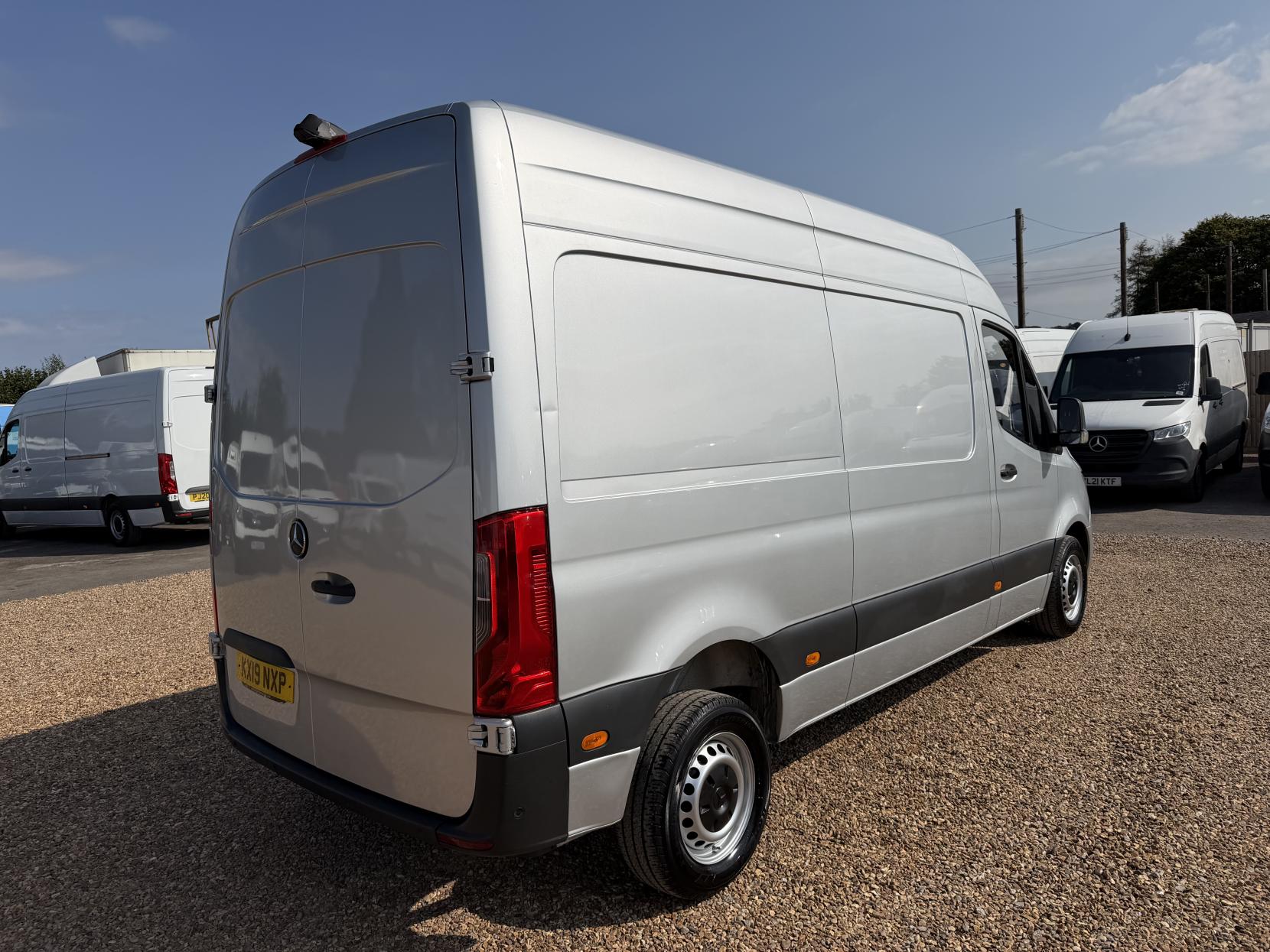 2019 Mercedes-Benz Sprinter 2.1 314 CDI Panel Van 5dr Diesel Manual FWD L2 H2 Euro 6 (143 ps) - Thumbnail 9