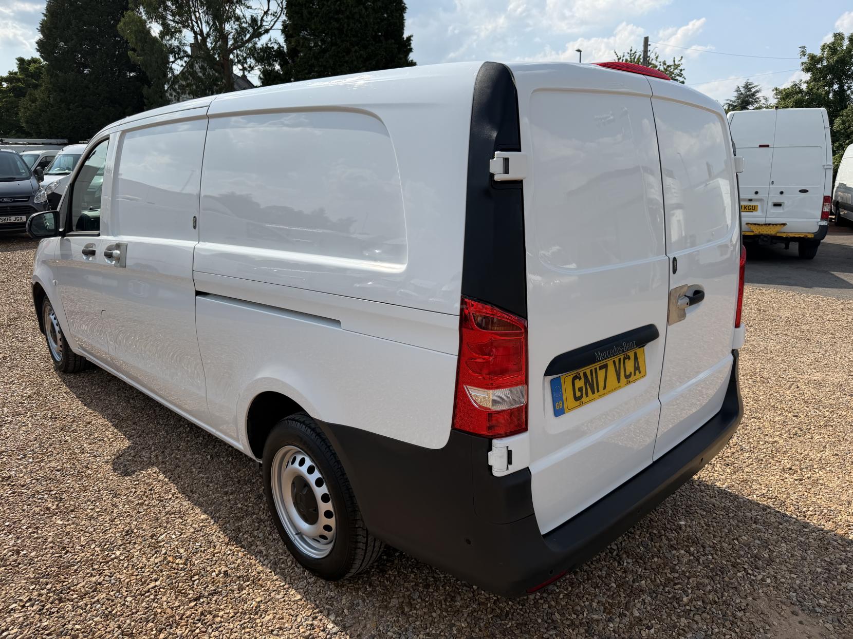 2017 Mercedes-Benz Vito 2.1 114 CDI BlueTEC Panel Van 5dr Diesel Manual RWD L3 Euro 6 (s/s) (136 ps) - Thumbnail 9