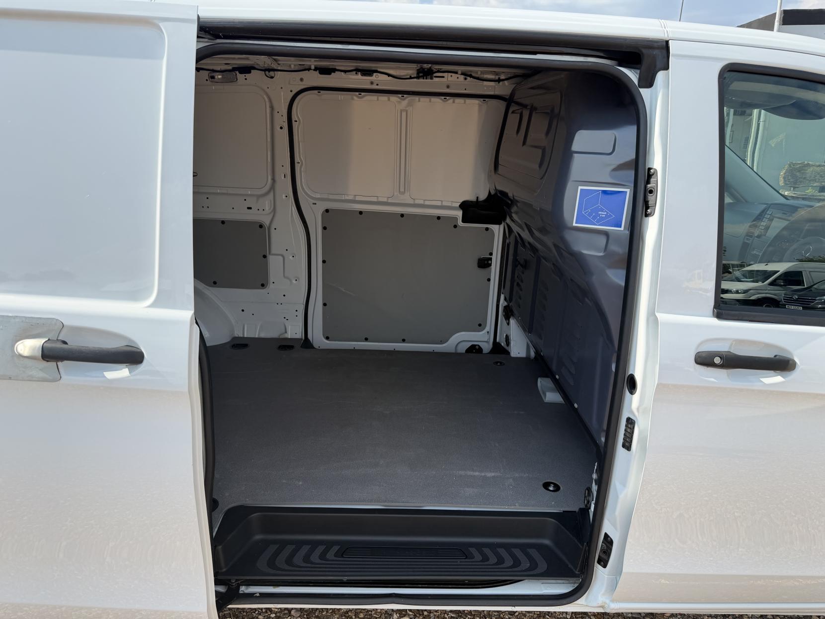 2017 Mercedes-Benz Vito 2.1 114 CDI BlueTEC Panel Van 5dr Diesel Manual RWD L3 Euro 6 (s/s) (136 ps) - Thumbnail 27