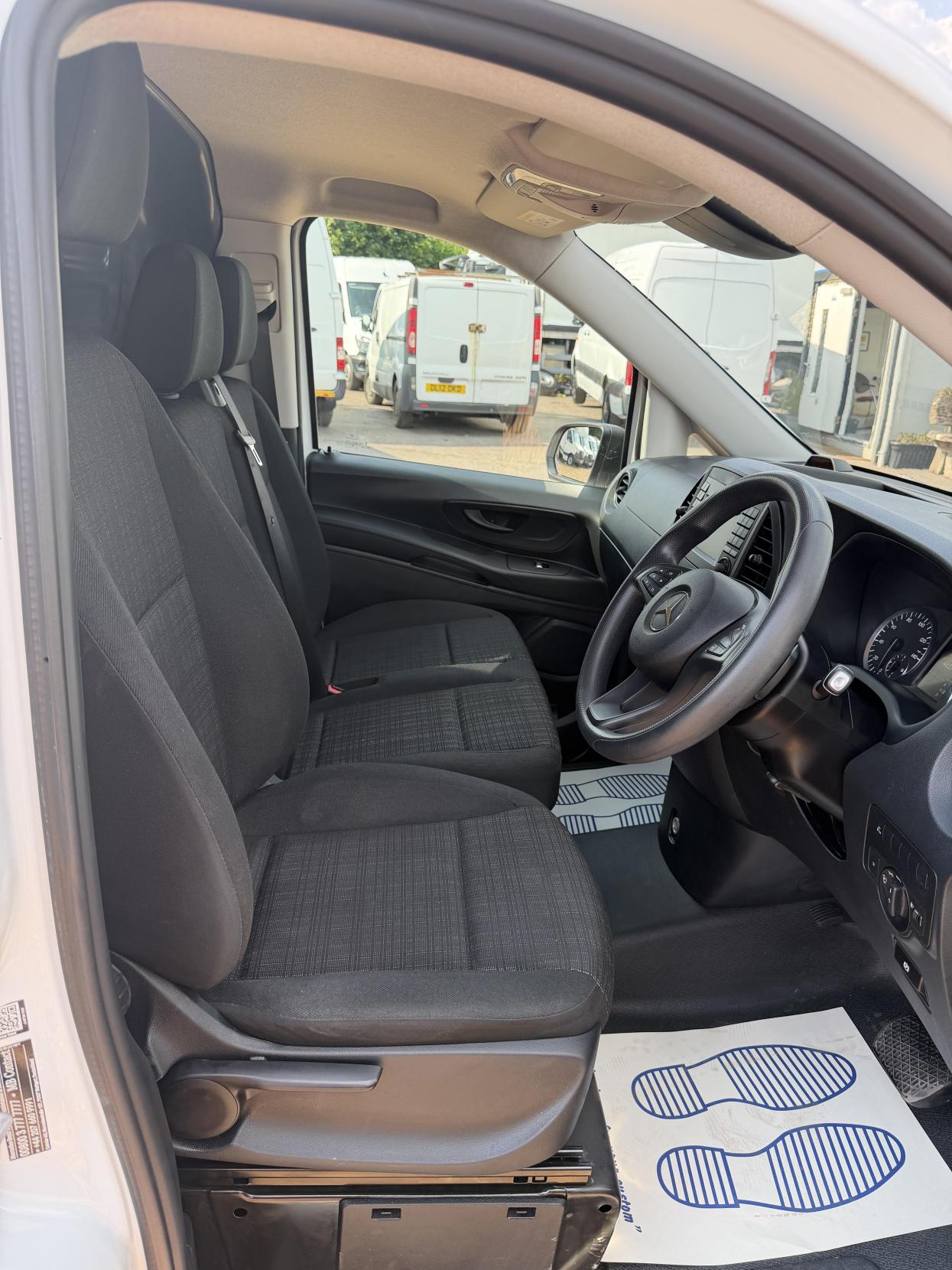 2017 Mercedes-Benz Vito 2.1 114 CDI BlueTEC Panel Van 5dr Diesel Manual RWD L3 Euro 6 (s/s) (136 ps) - Thumbnail 17
