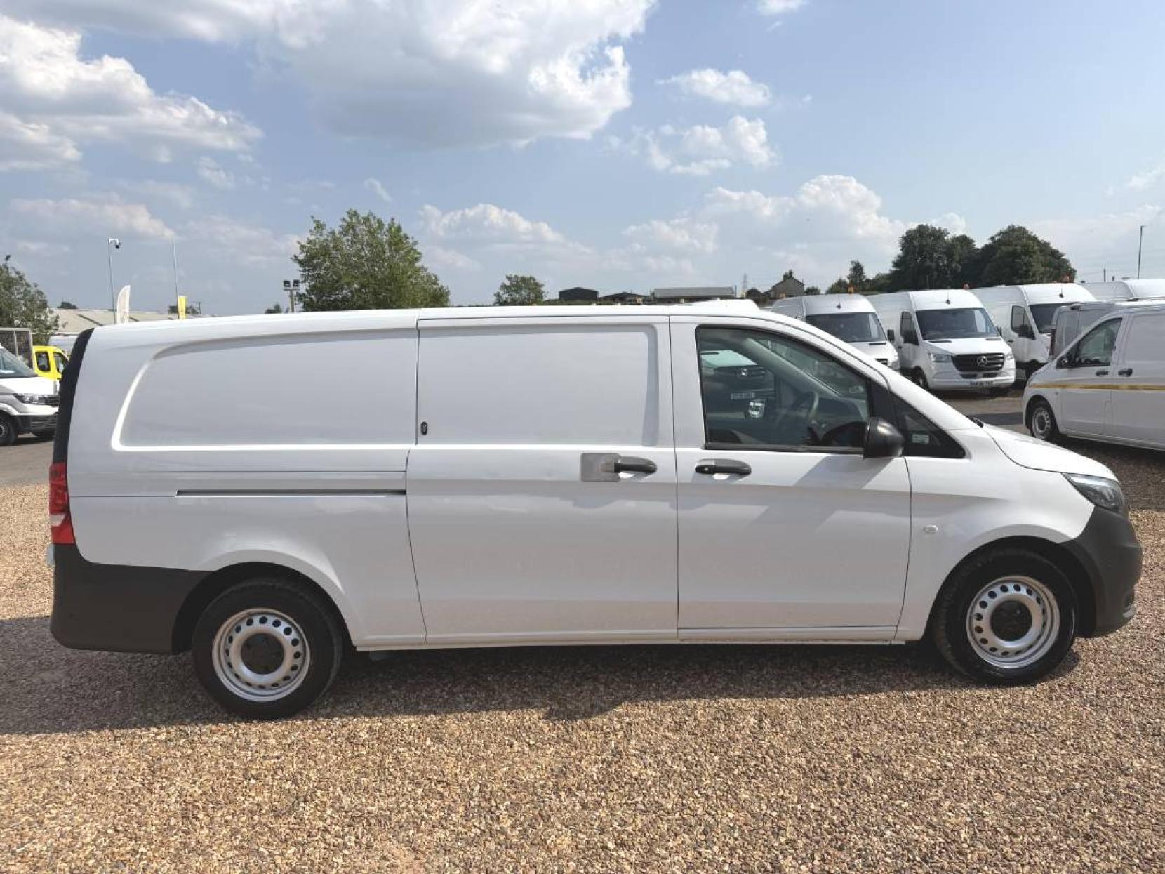 2017 Mercedes-Benz Vito 2.1 114 CDI BlueTEC Panel Van 5dr Diesel Manual RWD L3 Euro 6 (s/s) (136 ps) - Thumbnail 12