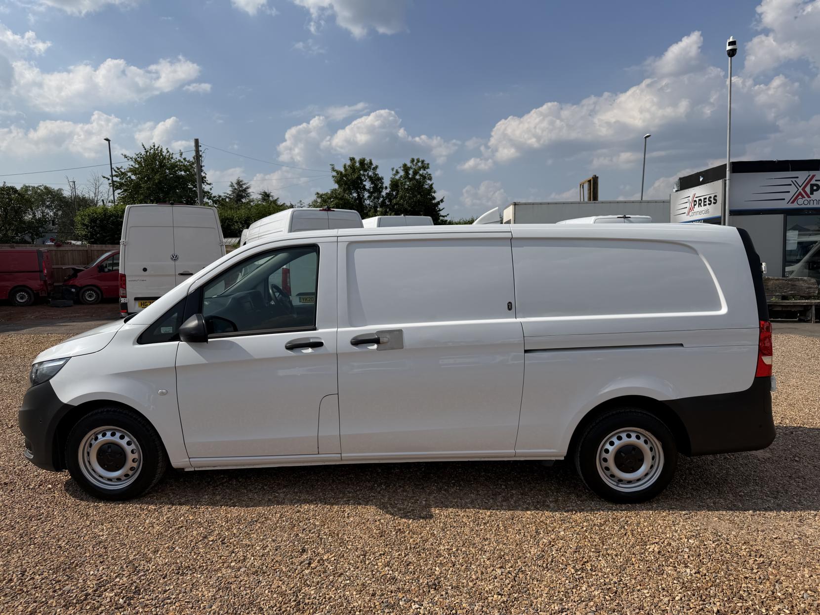 2017 Mercedes-Benz Vito 2.1 114 CDI BlueTEC Panel Van 5dr Diesel Manual RWD L3 Euro 6 (s/s) (136 ps) - Thumbnail 8