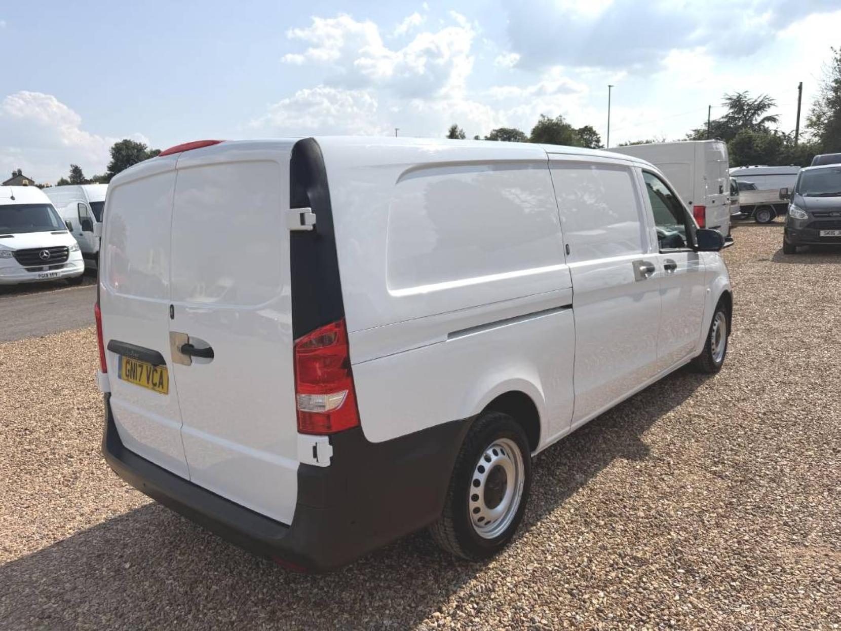 2017 Mercedes-Benz Vito 2.1 114 CDI BlueTEC Panel Van 5dr Diesel Manual RWD L3 Euro 6 (s/s) (136 ps) - Thumbnail 11