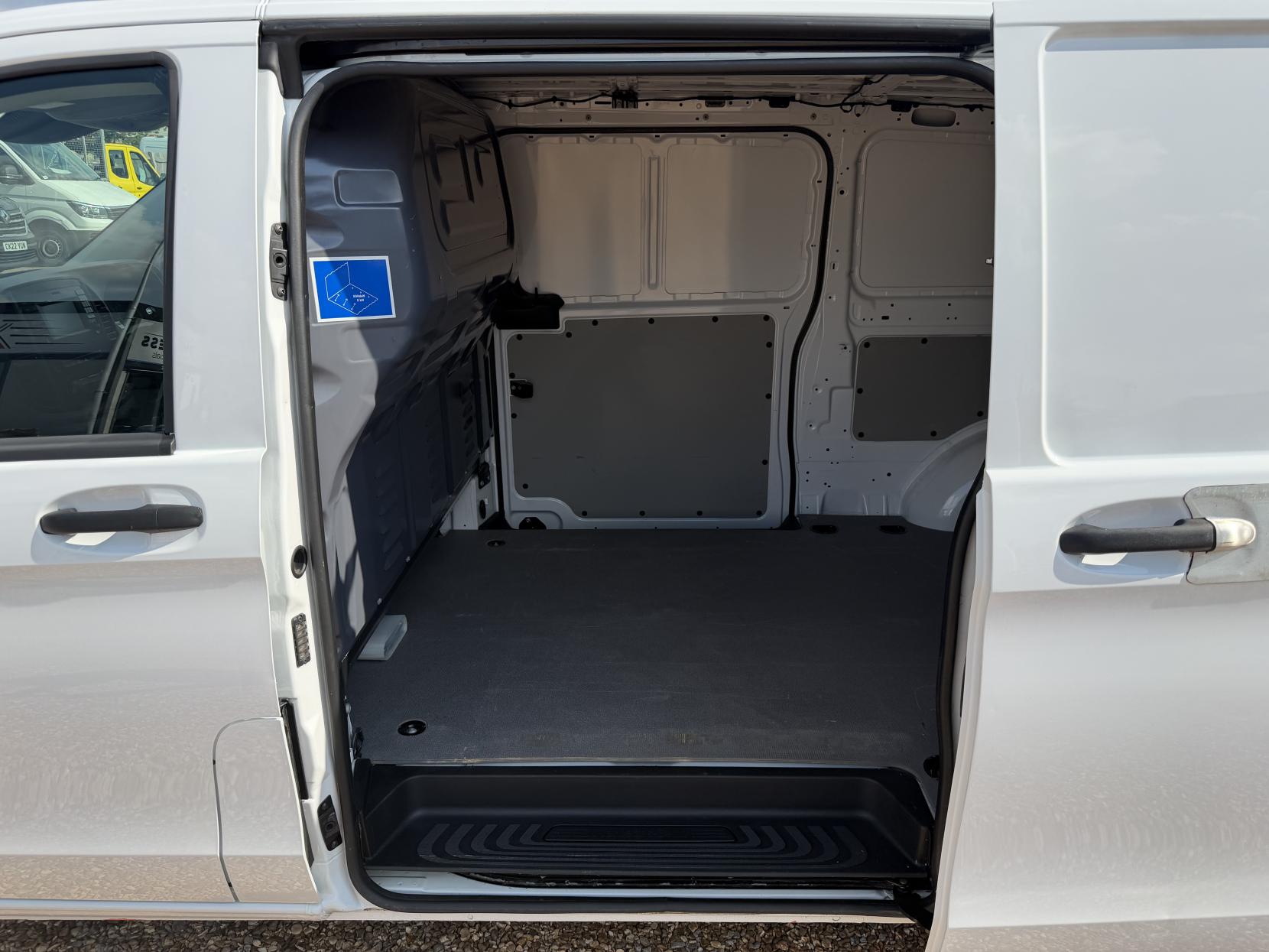 2017 Mercedes-Benz Vito 2.1 114 CDI BlueTEC Panel Van 5dr Diesel Manual RWD L3 Euro 6 (s/s) (136 ps) - Thumbnail 18