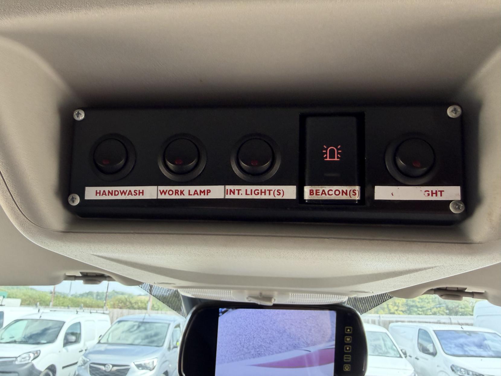 2019 Ford Transit Custom 2.0 320 EcoBlue Panel Van 5dr Diesel Manual L2 H2 Euro 6 (130 ps) - Thumbnail 21