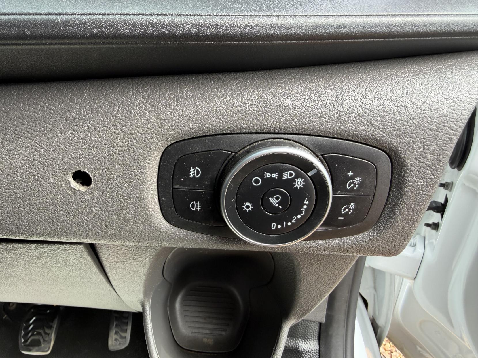 2019 Ford Transit Custom 2.0 320 EcoBlue Panel Van 5dr Diesel Manual L2 H2 Euro 6 (130 ps) - Thumbnail 15